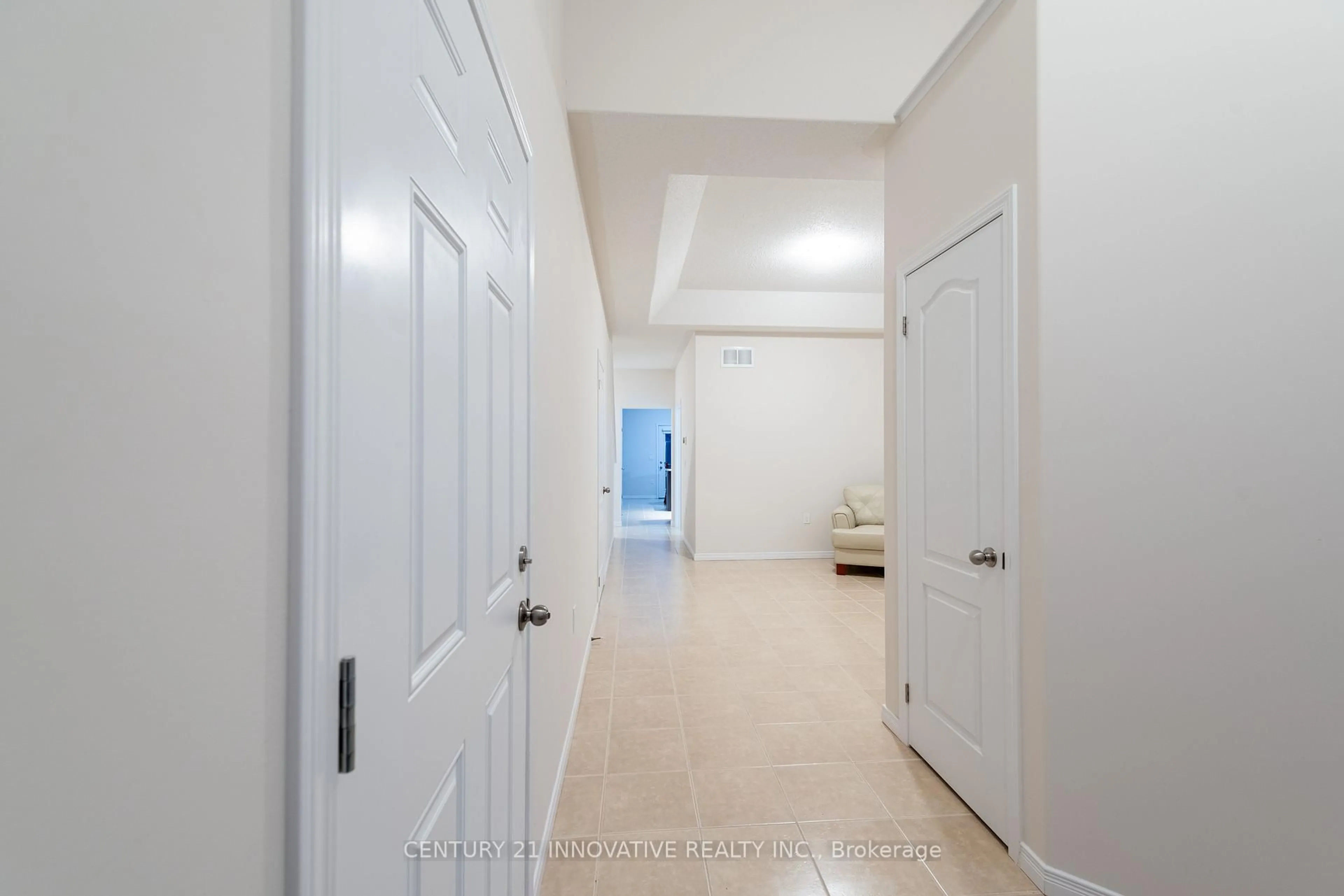 Indoor entryway for 941 Avery Ave, Peterborough Ontario K9J 0G9