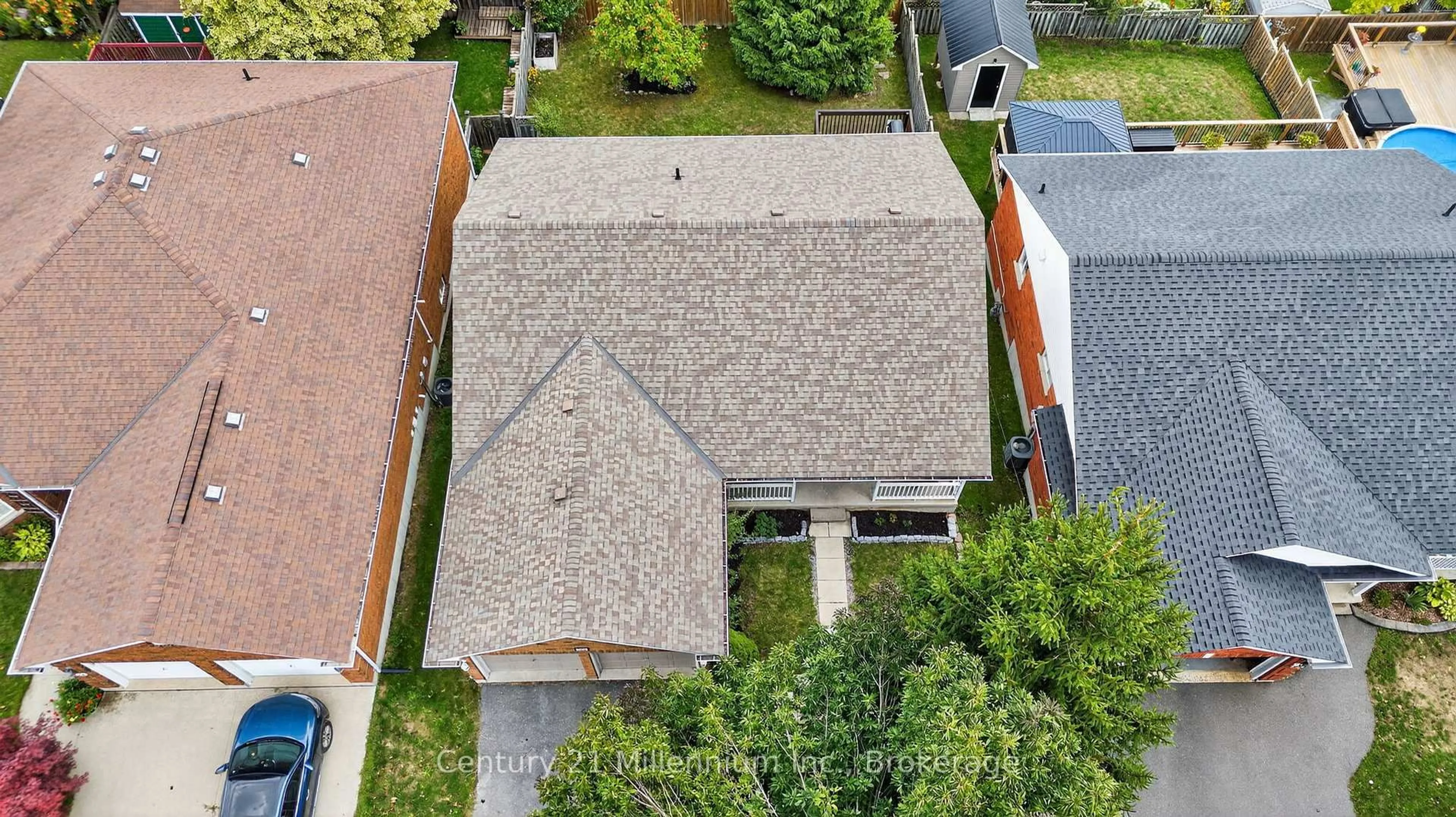 A pic from outside/outdoor area/front of a property/back of a property/a pic from drone, street for 702 Spillsbury Dr, Peterborough Ontario K9K 2K2