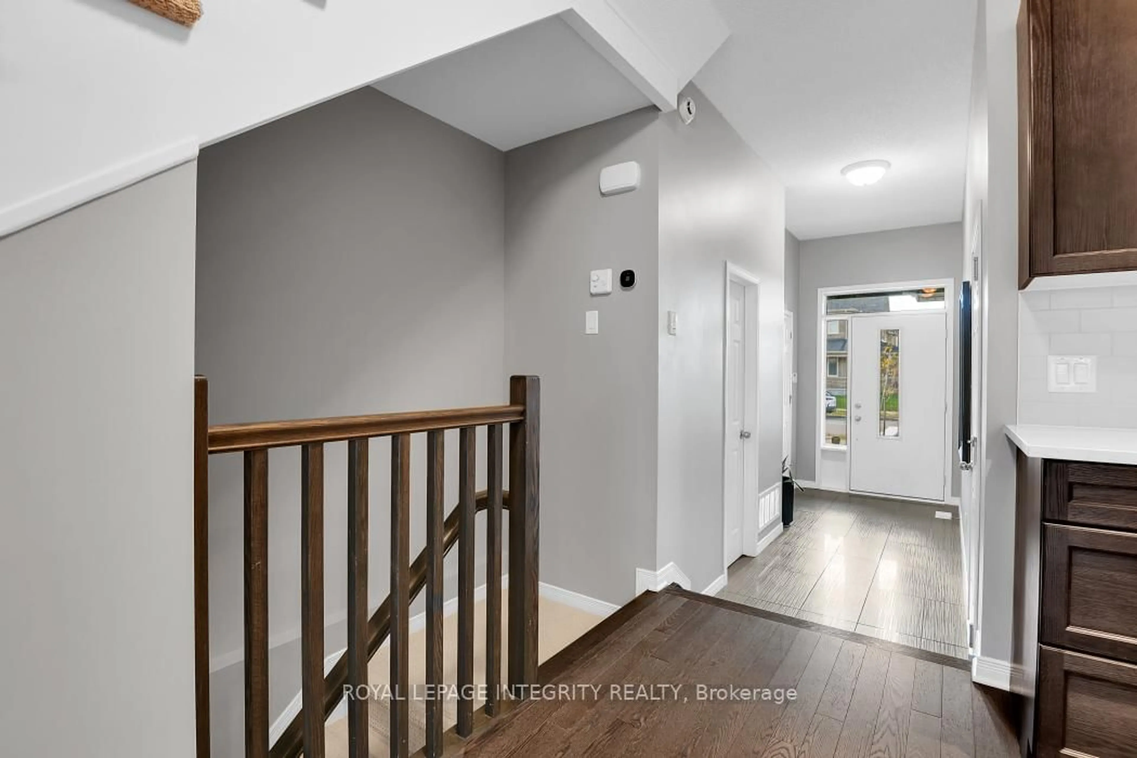 Indoor entryway for 515 Rouncey Rd, Ottawa Ontario K2S 1B6