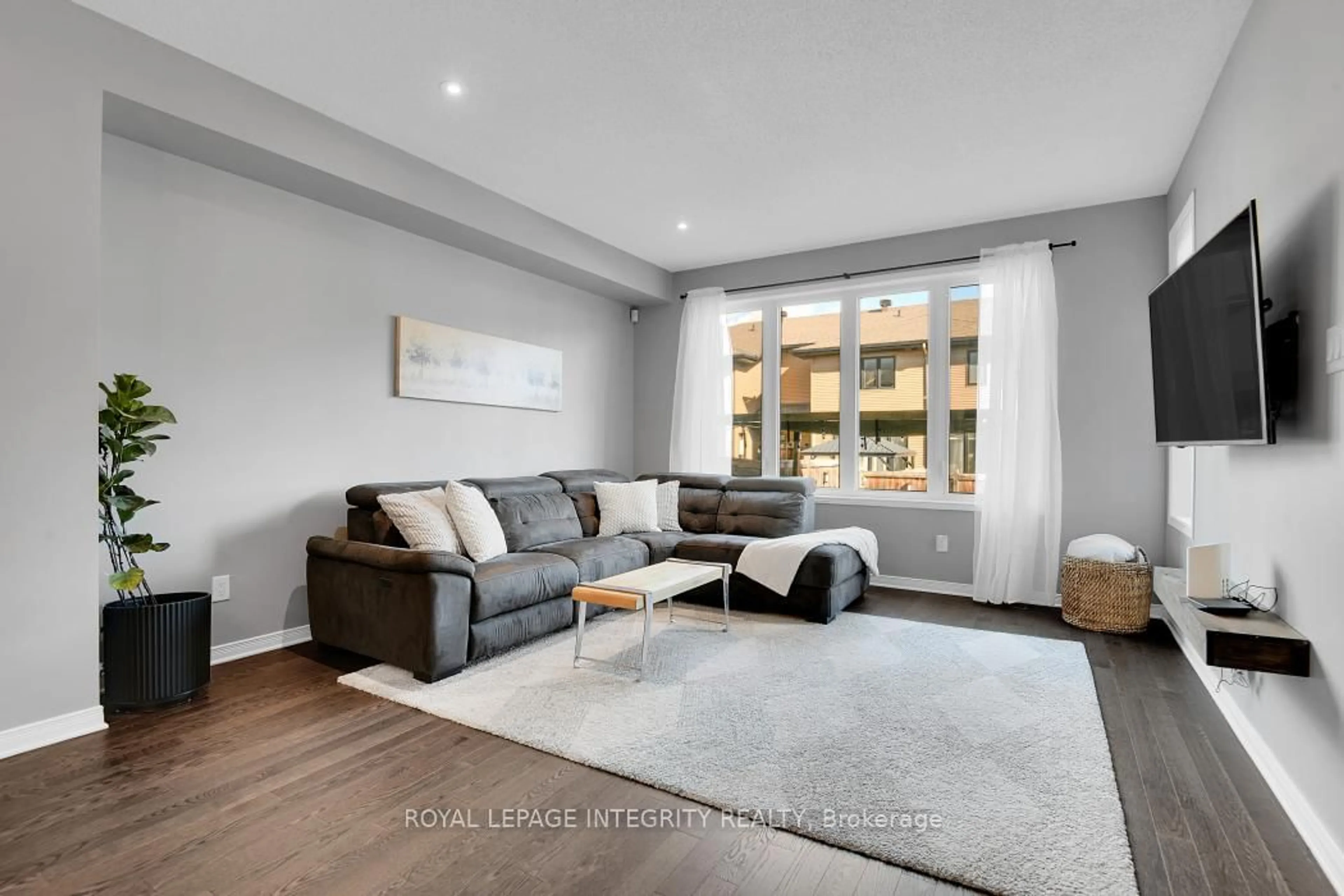 Living room with furniture, unknown for 515 Rouncey Rd, Ottawa Ontario K2S 1B6