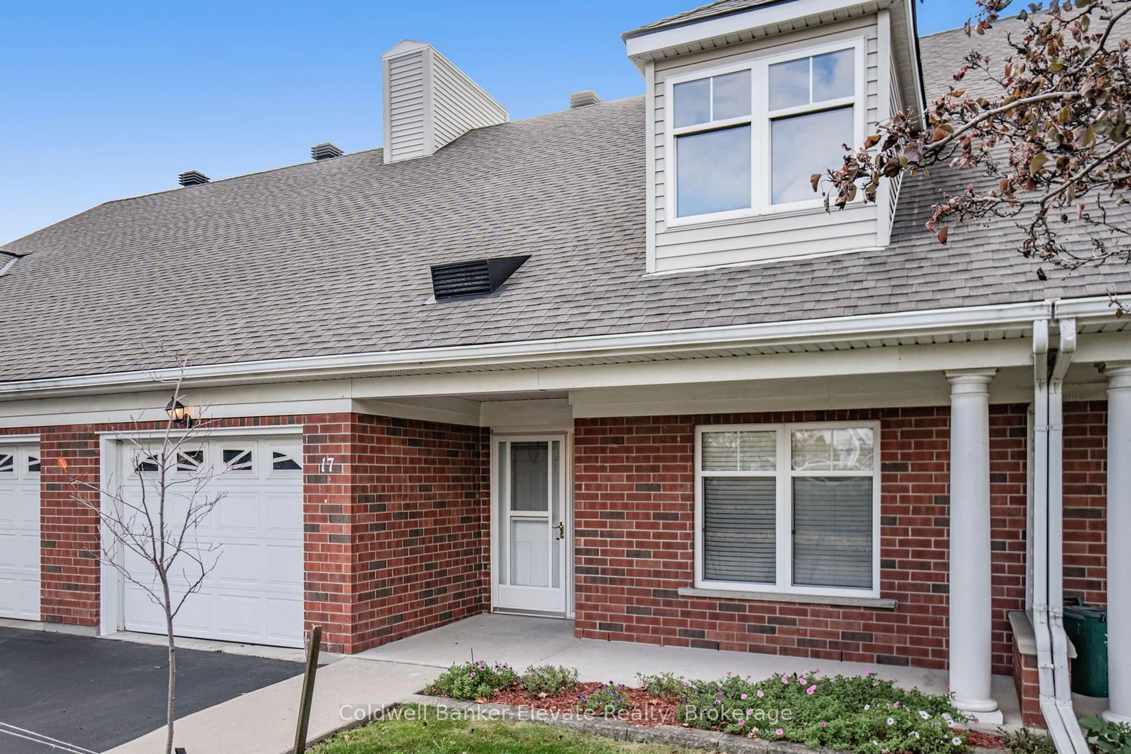 Home with brick exterior material, street for 2705 KINGSWAY Dr #17, Kitchener Ontario N2C 2T2