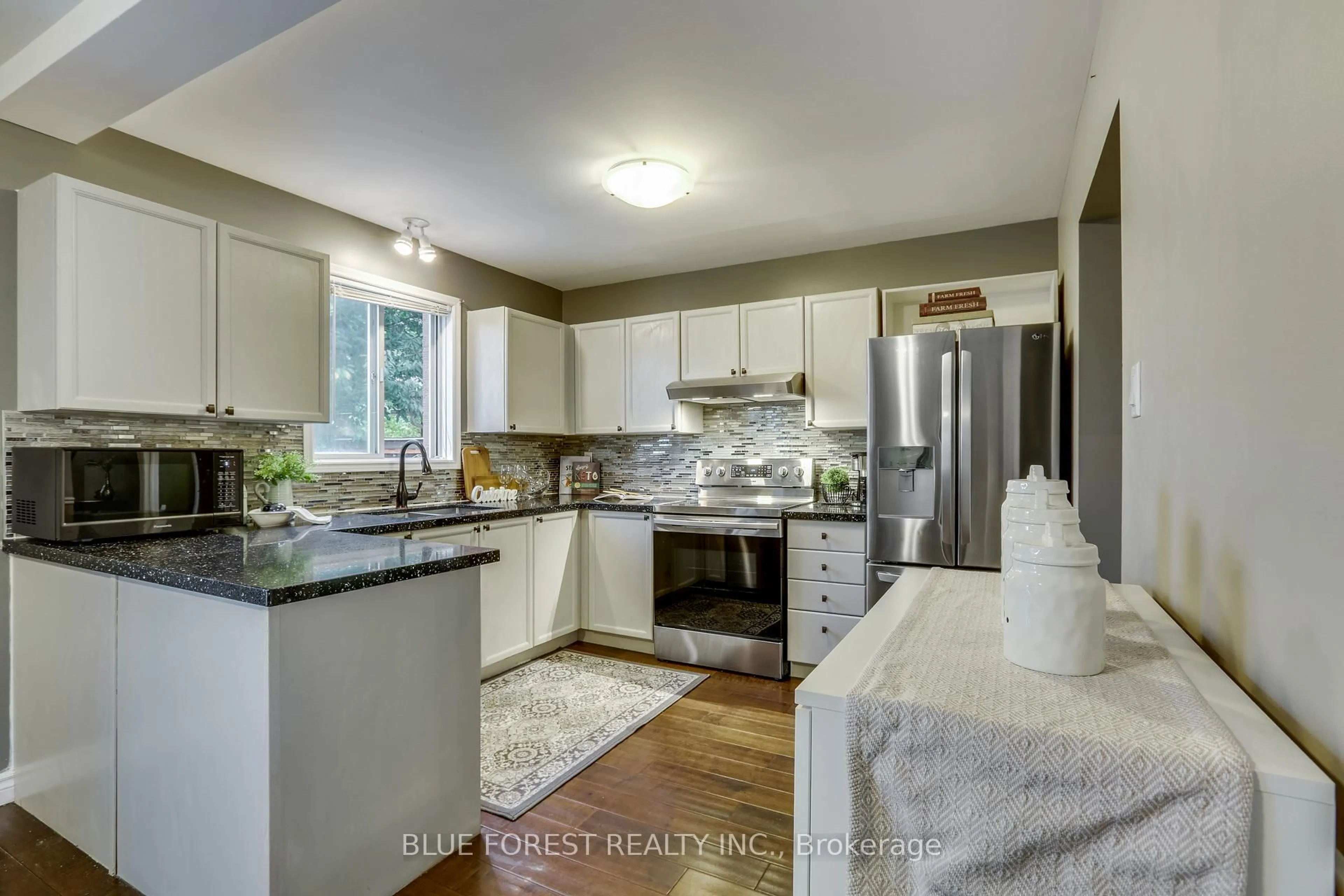 Open concept kitchen, unknown for 27 Loggers Grve, London East Ontario N5W 5Y9