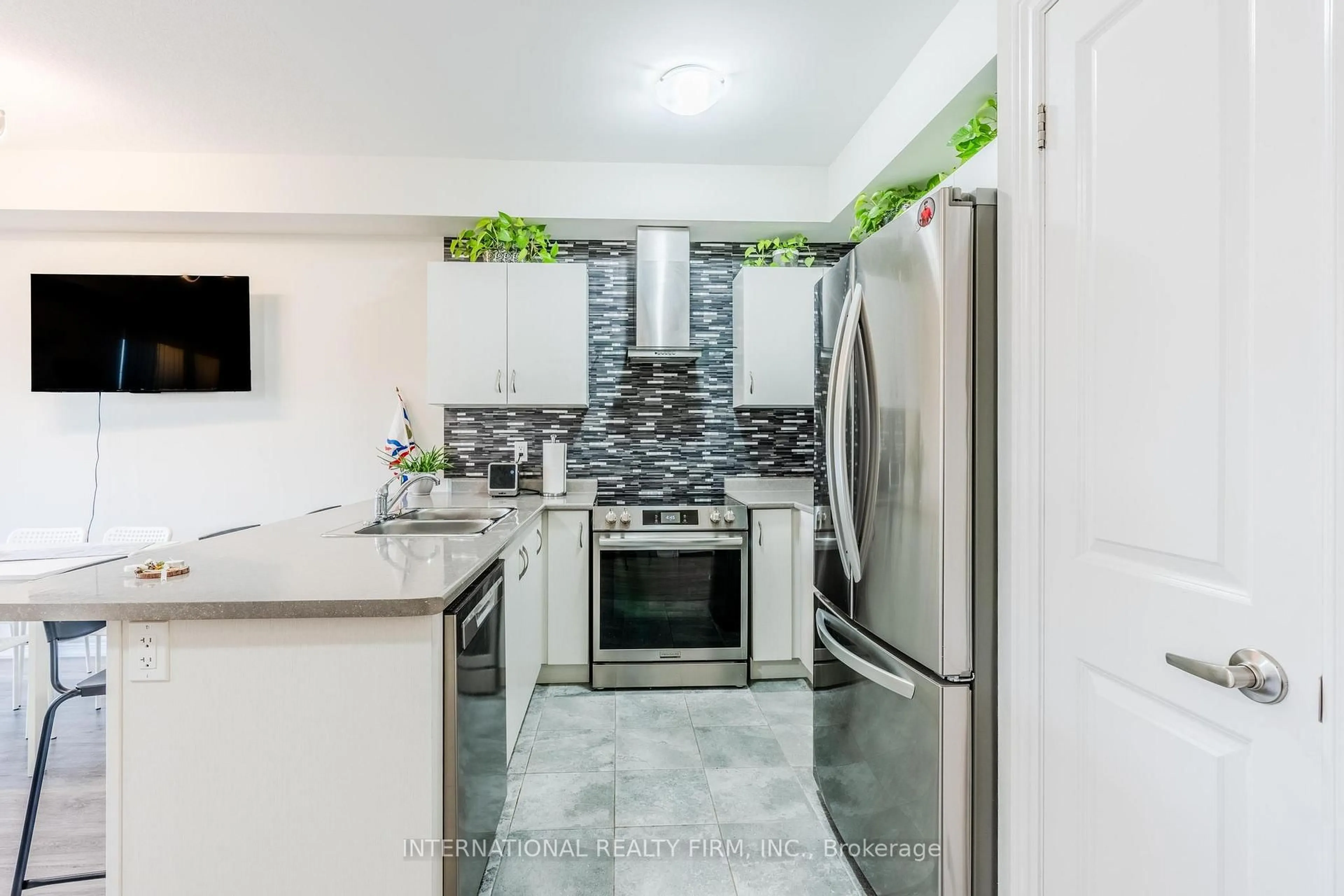 Contemporary kitchen, ceramic/tile floor for 155 Aquasanta Cres, Hamilton Ontario L9B 0J8