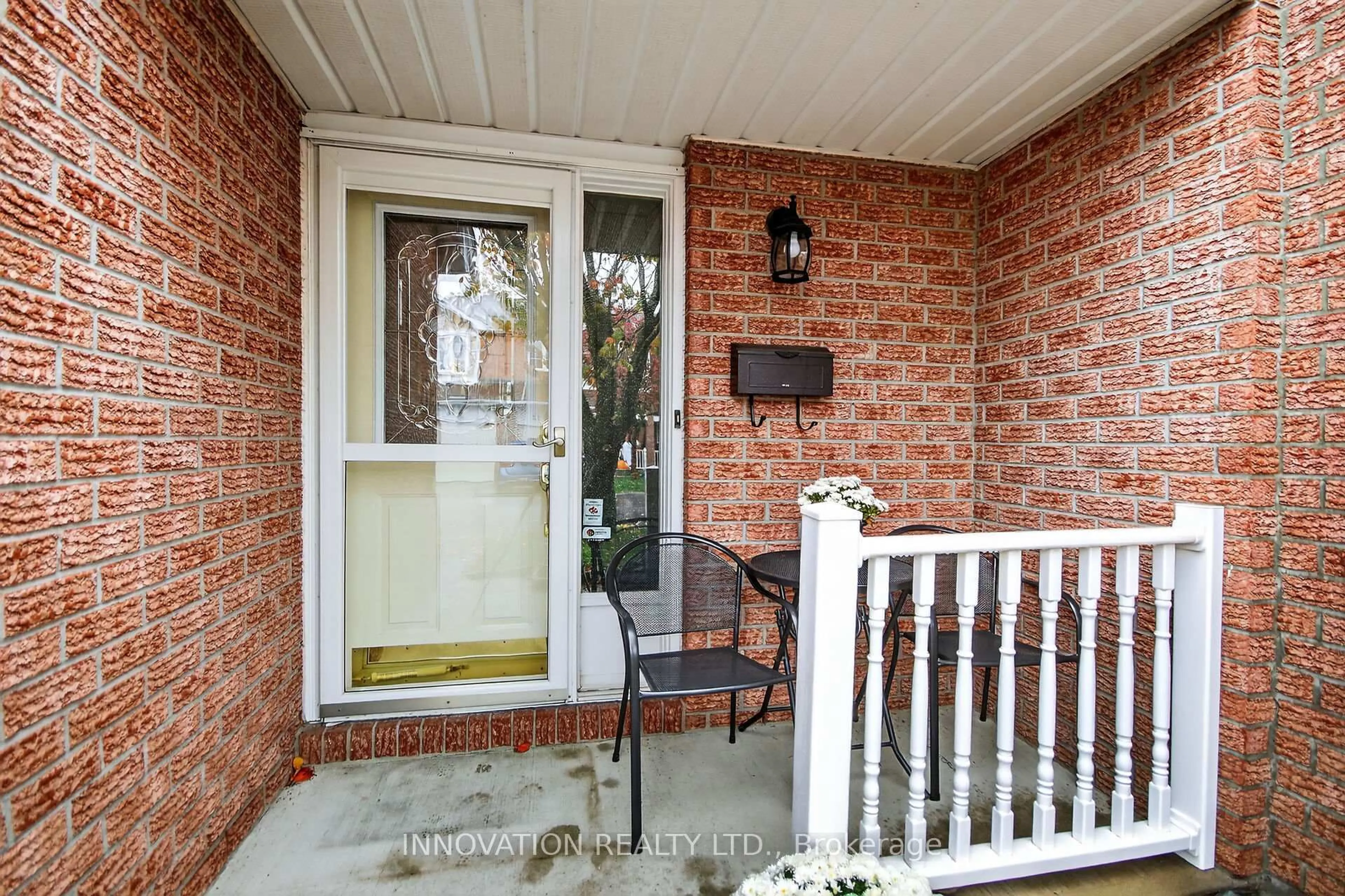 Indoor entryway for 9 Winterburn Terr #35, Ottawa Ontario K2G 5W9