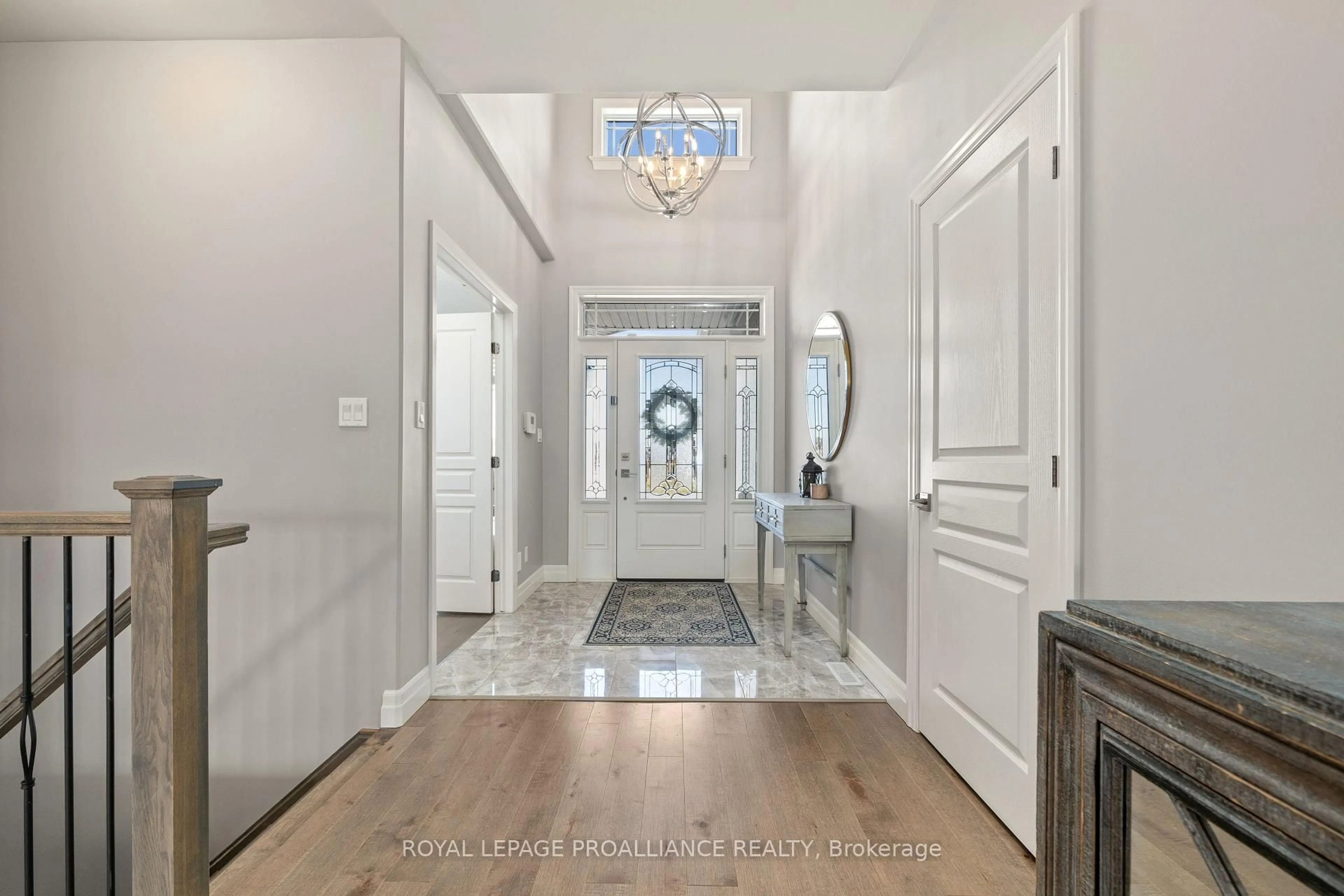 Indoor entryway for 16 Hummingbird Dr, Belleville Ontario K8N 0H7