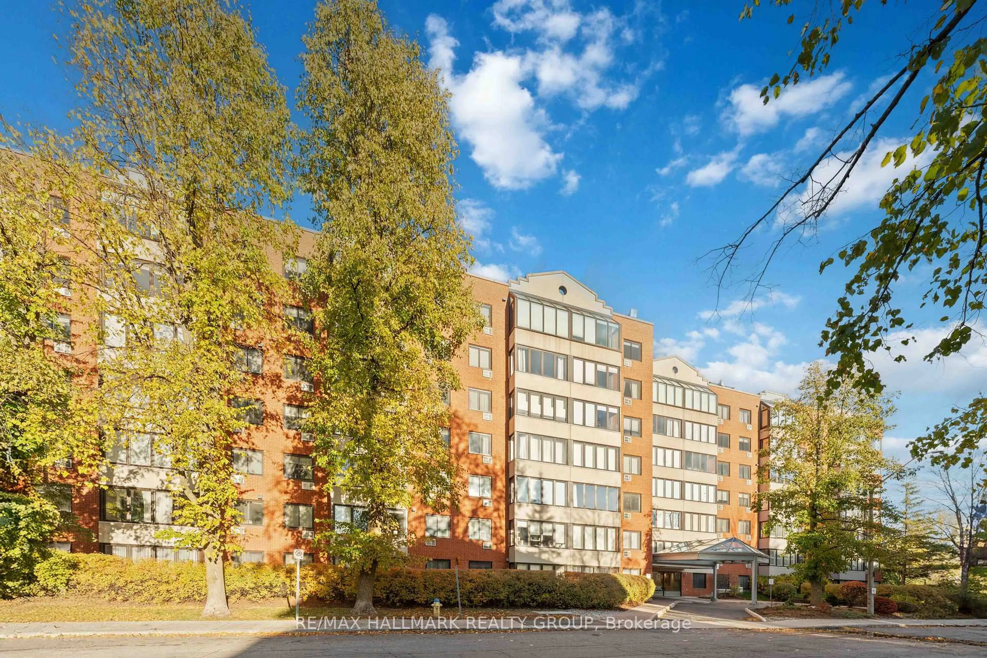 Unknown for 225 Alvin Rd #310, Ottawa Ontario K1K 4H6