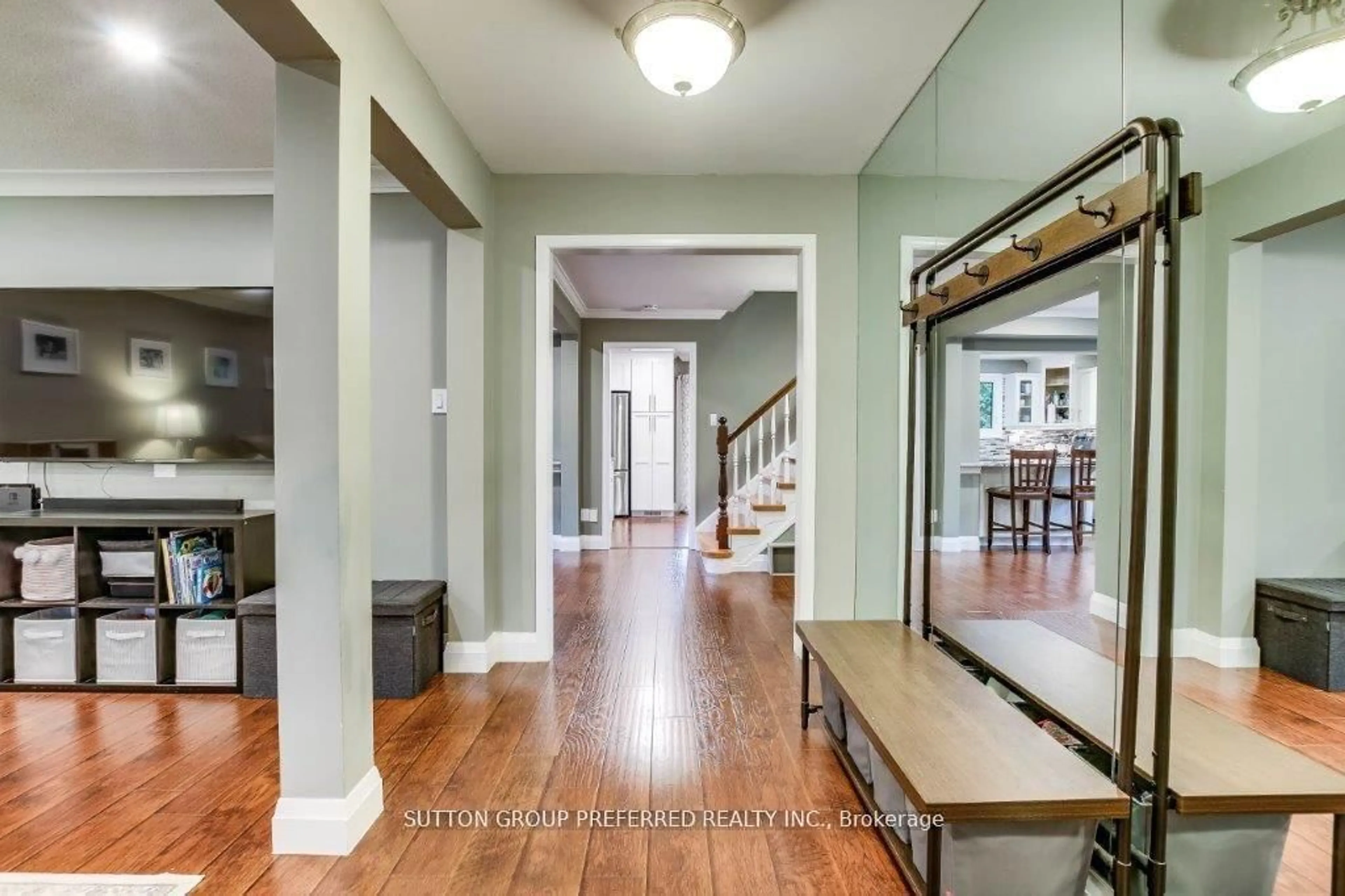 Indoor entryway for 1295 Hastings Dr, London North Ontario N5X 2J1