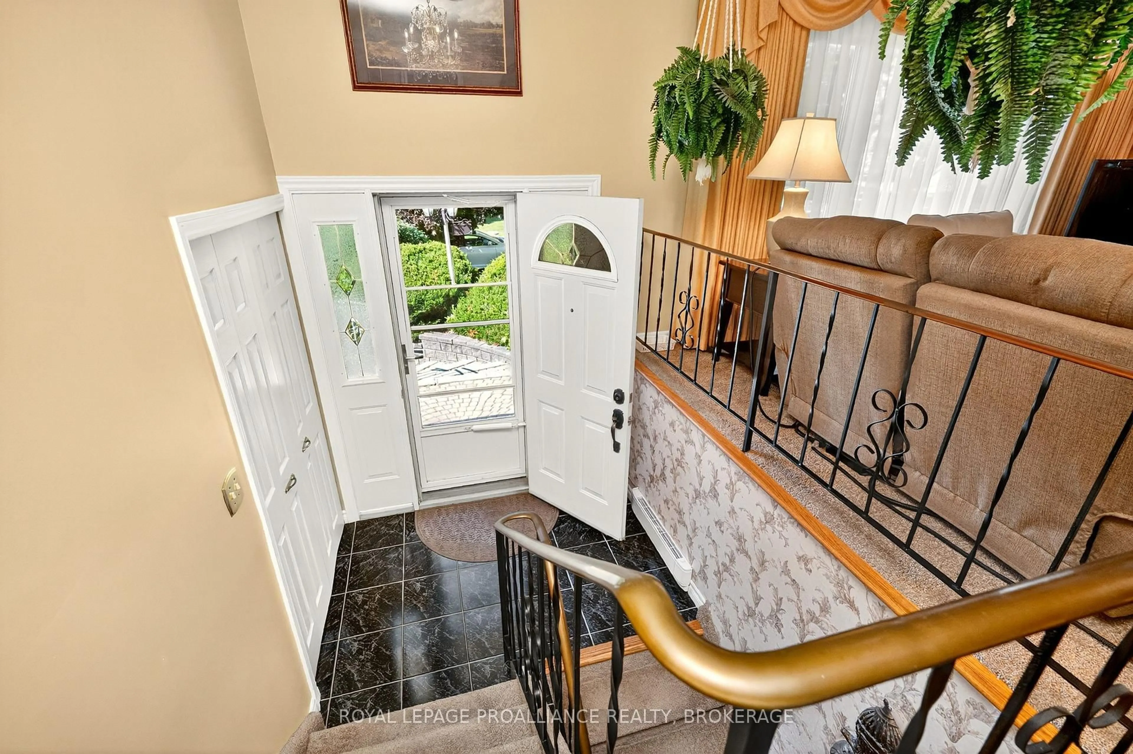 Indoor entryway for 862 Berwick Pl, Kingston Ontario K7M 6B6