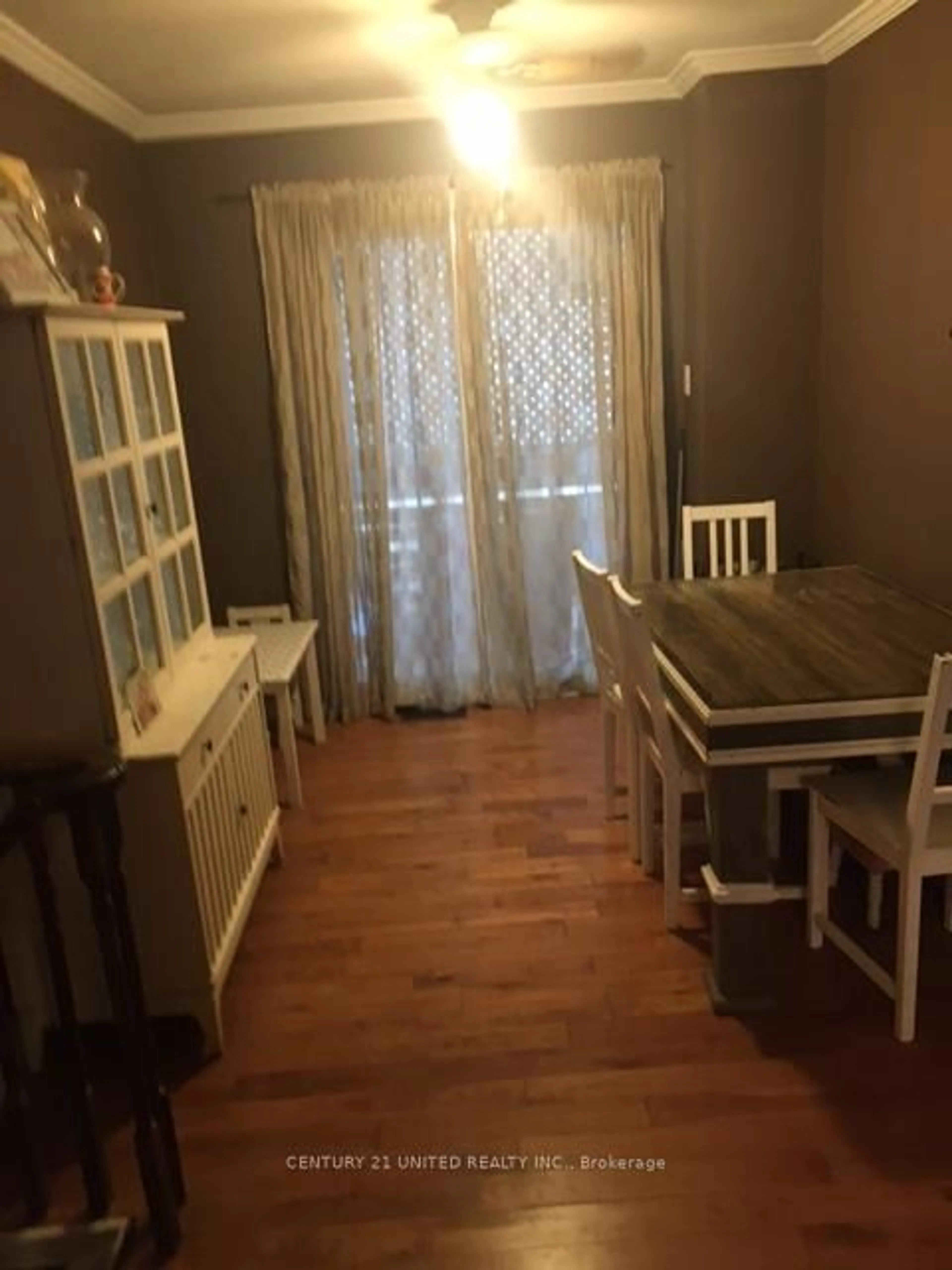 Dining room, wood/laminate floor for 1205 Huntington Circ, Peterborough Ontario K9K 2B8