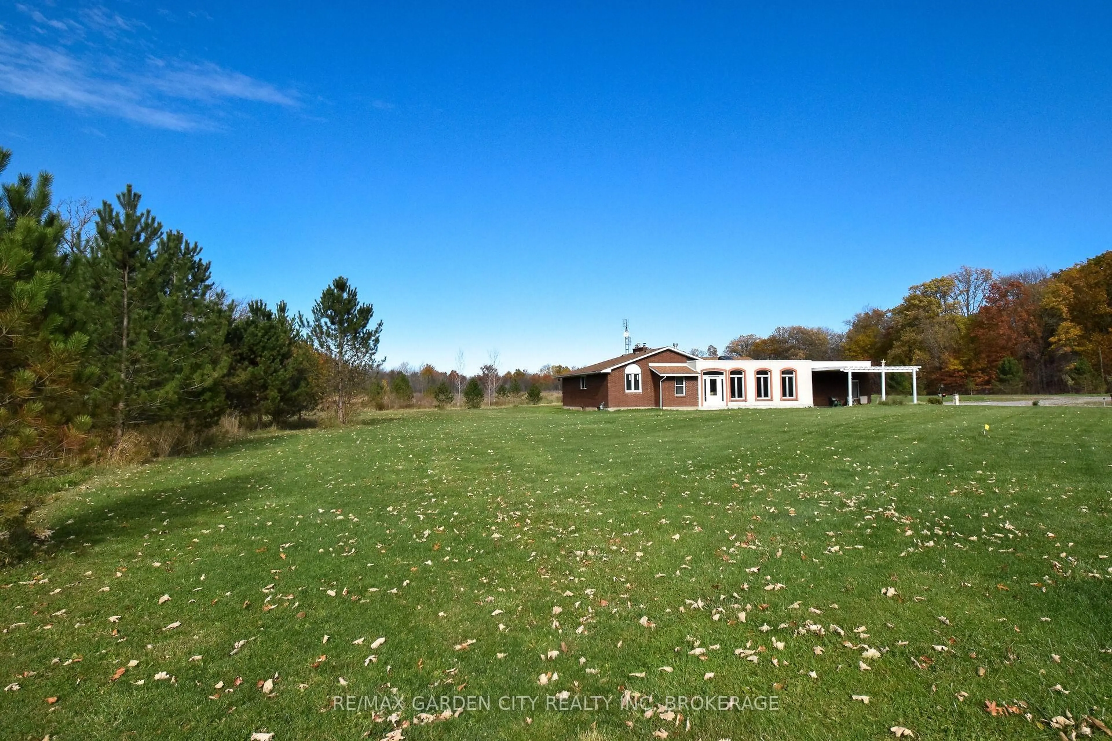 A pic from outside/outdoor area/front of a property/back of a property/a pic from drone, building for 9735 CARL Rd, Niagara Falls Ontario L0S 1K0