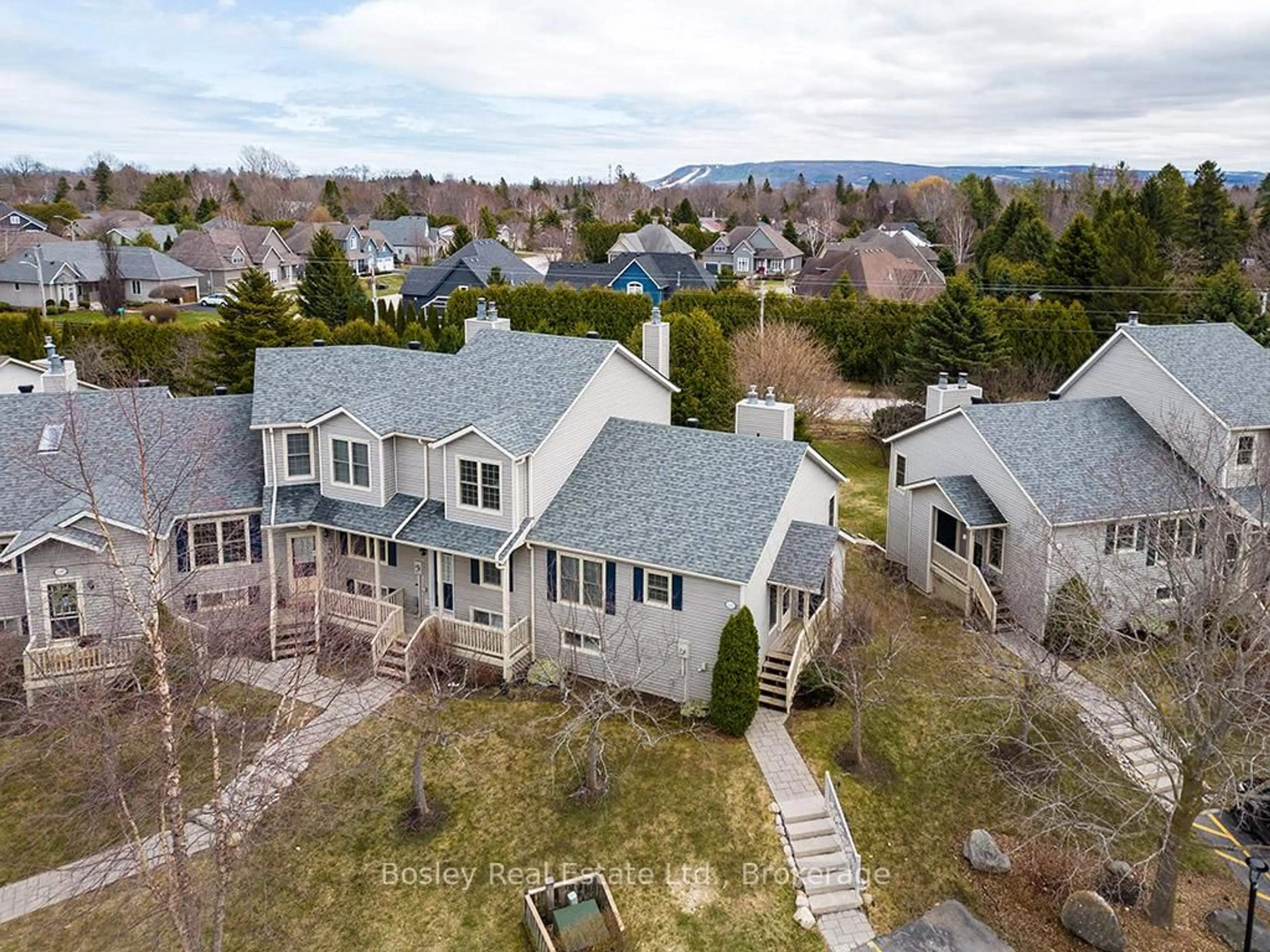 A pic from outside/outdoor area/front of a property/back of a property/a pic from drone, unknown for 150 Victoria St #131, Blue Mountains Ontario N0H 2P0