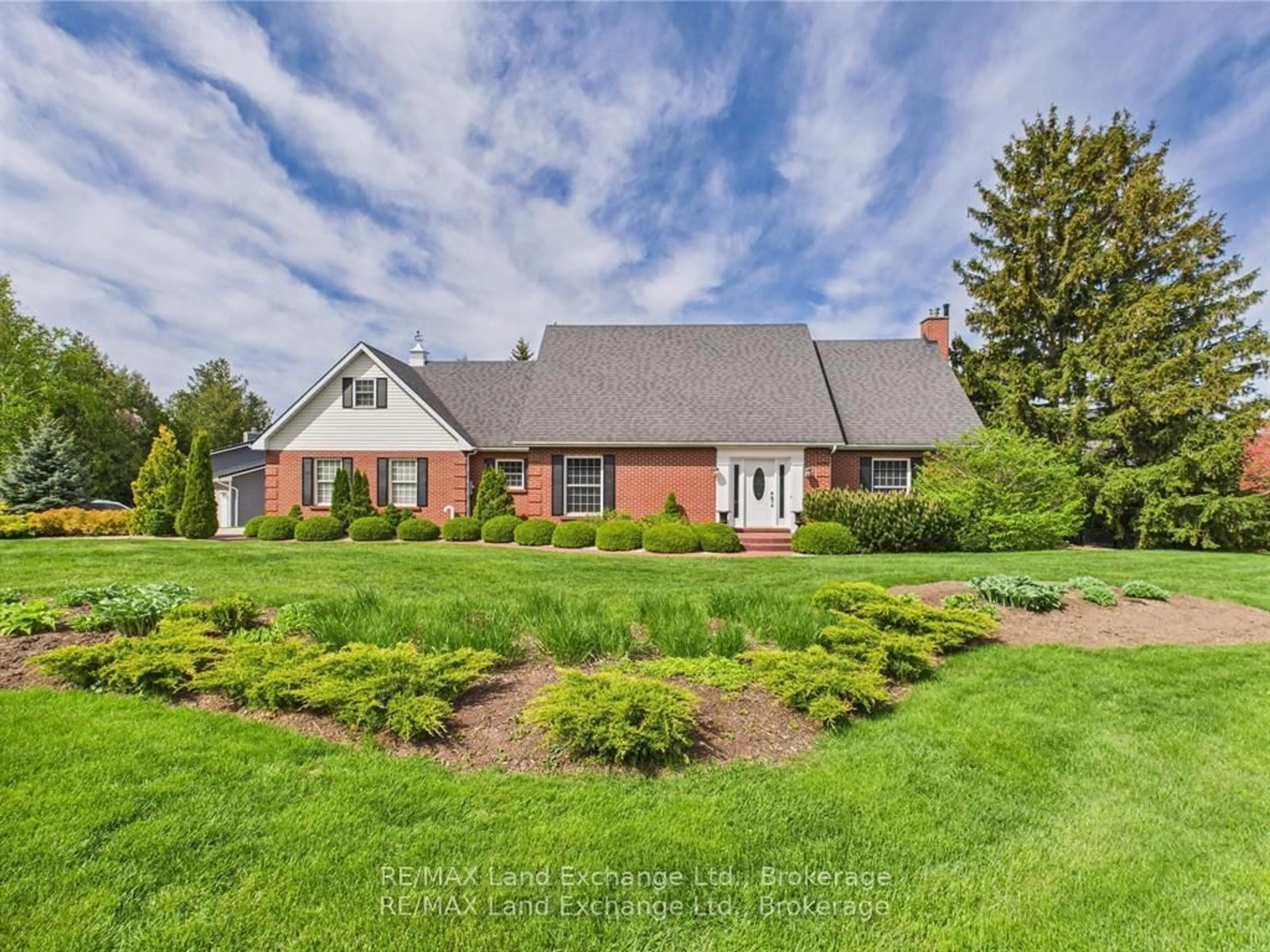 A pic from outside/outdoor area/front of a property/back of a property/a pic from drone, street for 4 Eastwood Cres, Kincardine Ontario N0G 2T0