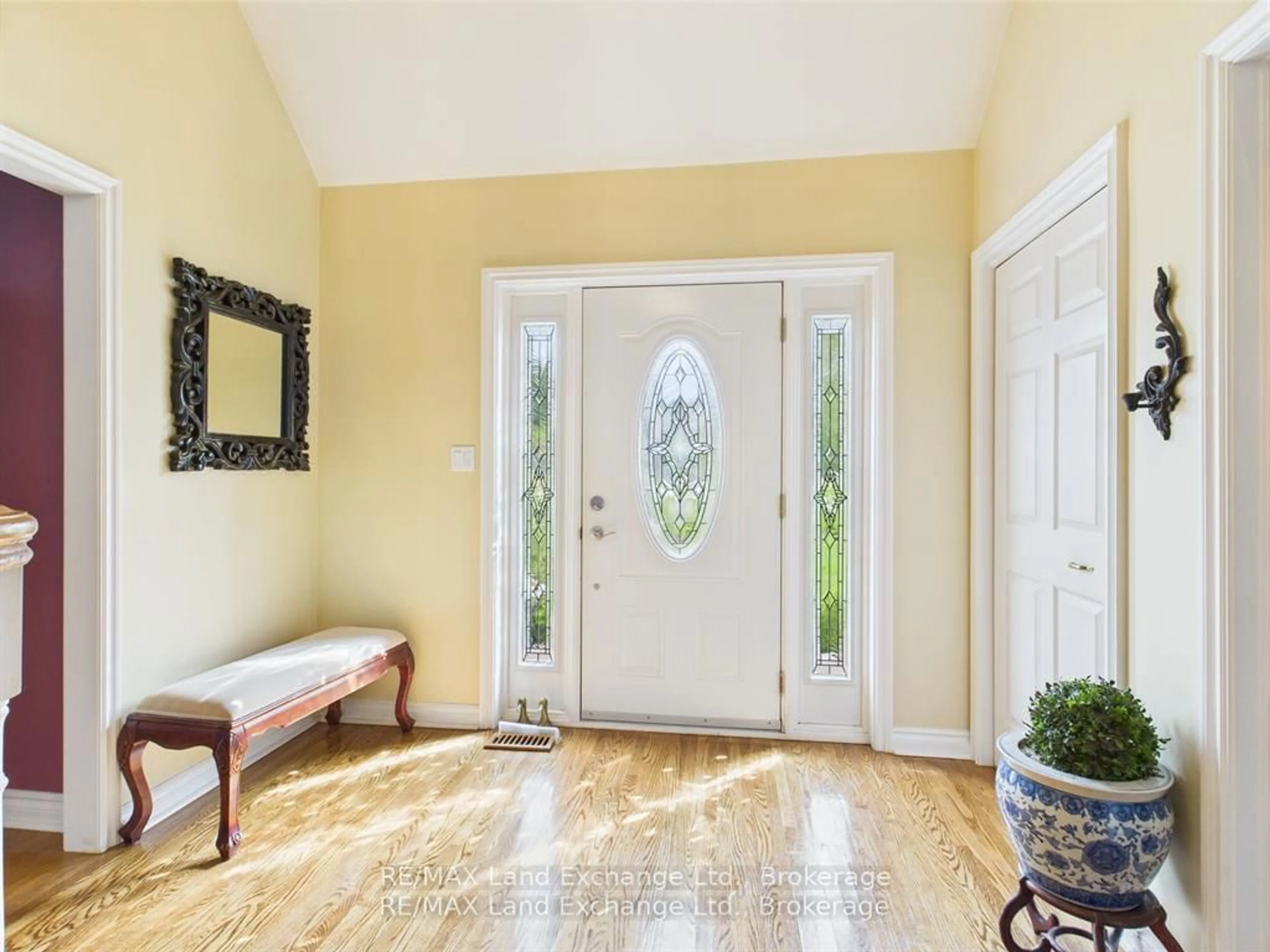 Indoor entryway for 4 Eastwood Cres, Kincardine Ontario N0G 2T0