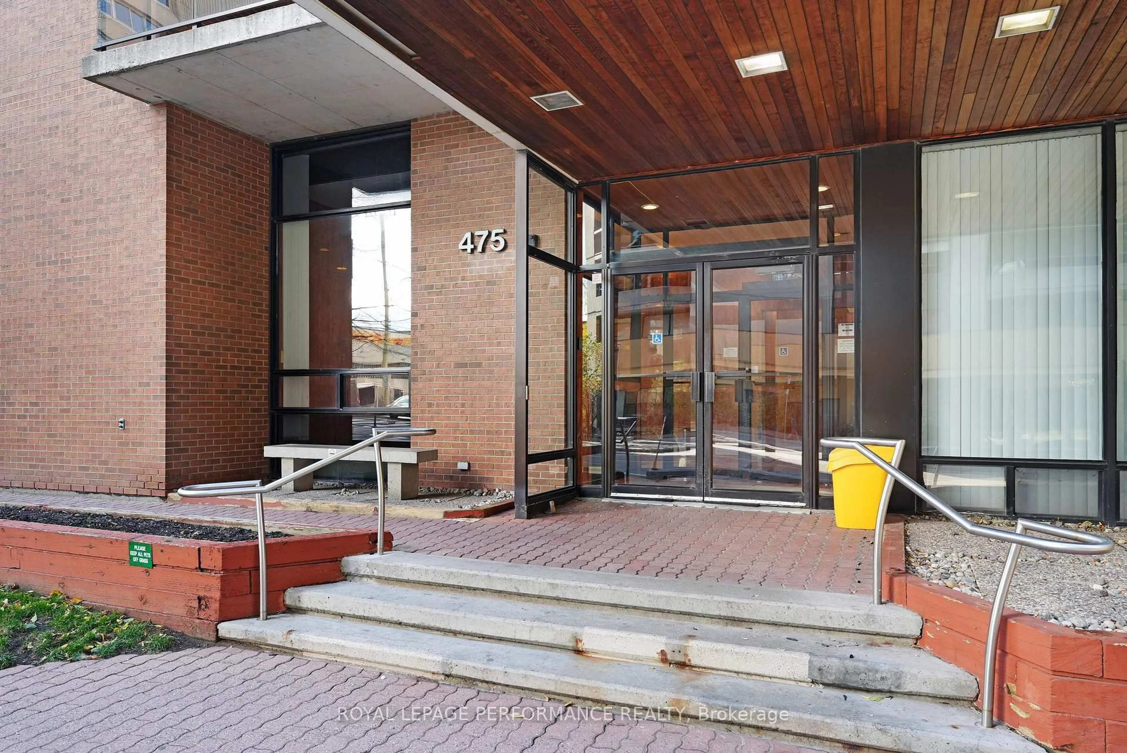 Indoor foyer for 475 Laurier Ave #308, Ottawa Ontario K1R 7X1