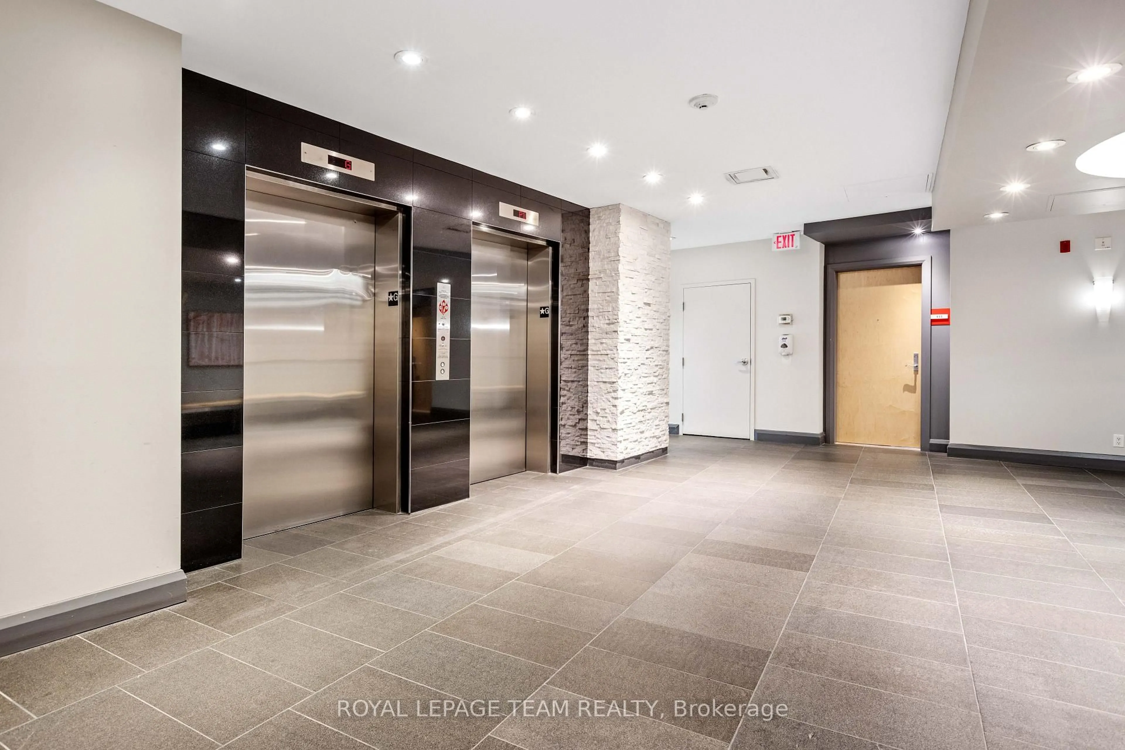 Indoor foyer for 200 Lett St #303, Ottawa Ontario K1R 0A7