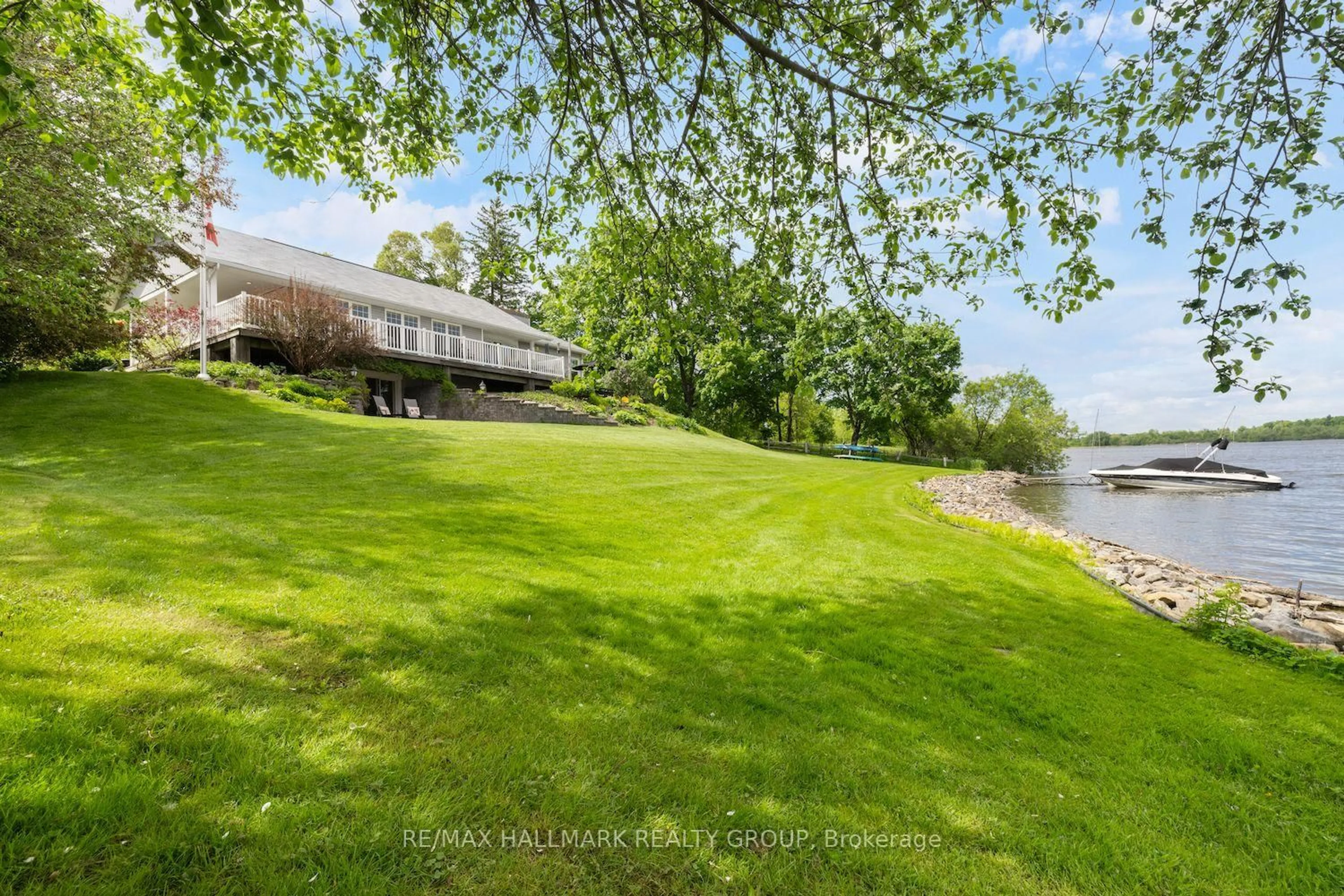 A pic from outside/outdoor area/front of a property/back of a property/a pic from drone, water/lake/river/ocean view for 1 Rideau Glen Dr, Ottawa Ontario K2C 3H1