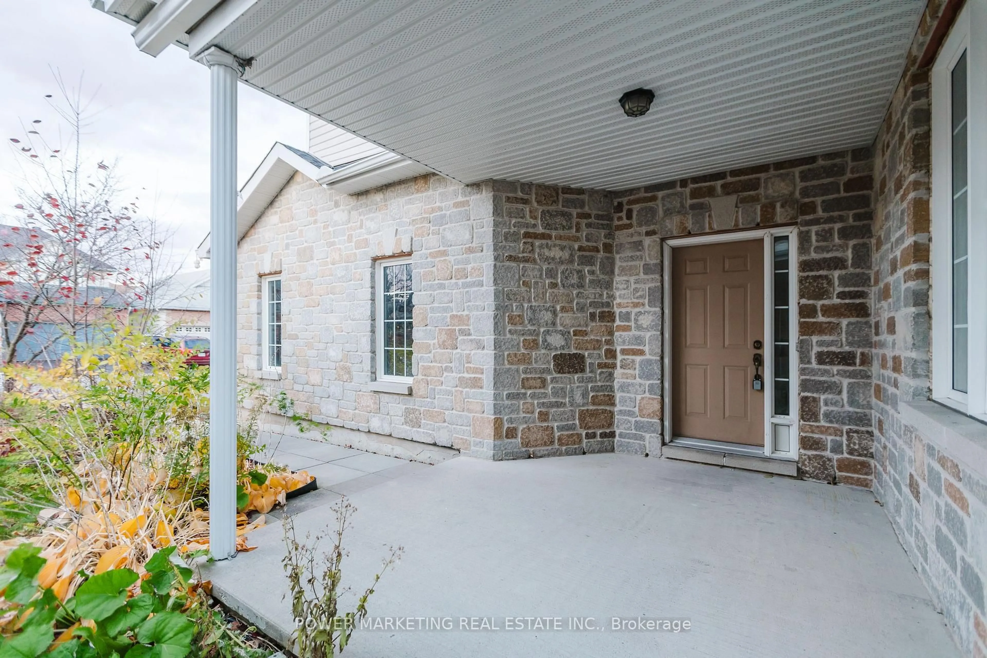 Patio, street for 318 Rustic Hills Cres, Ottawa Ontario K4A 5A8