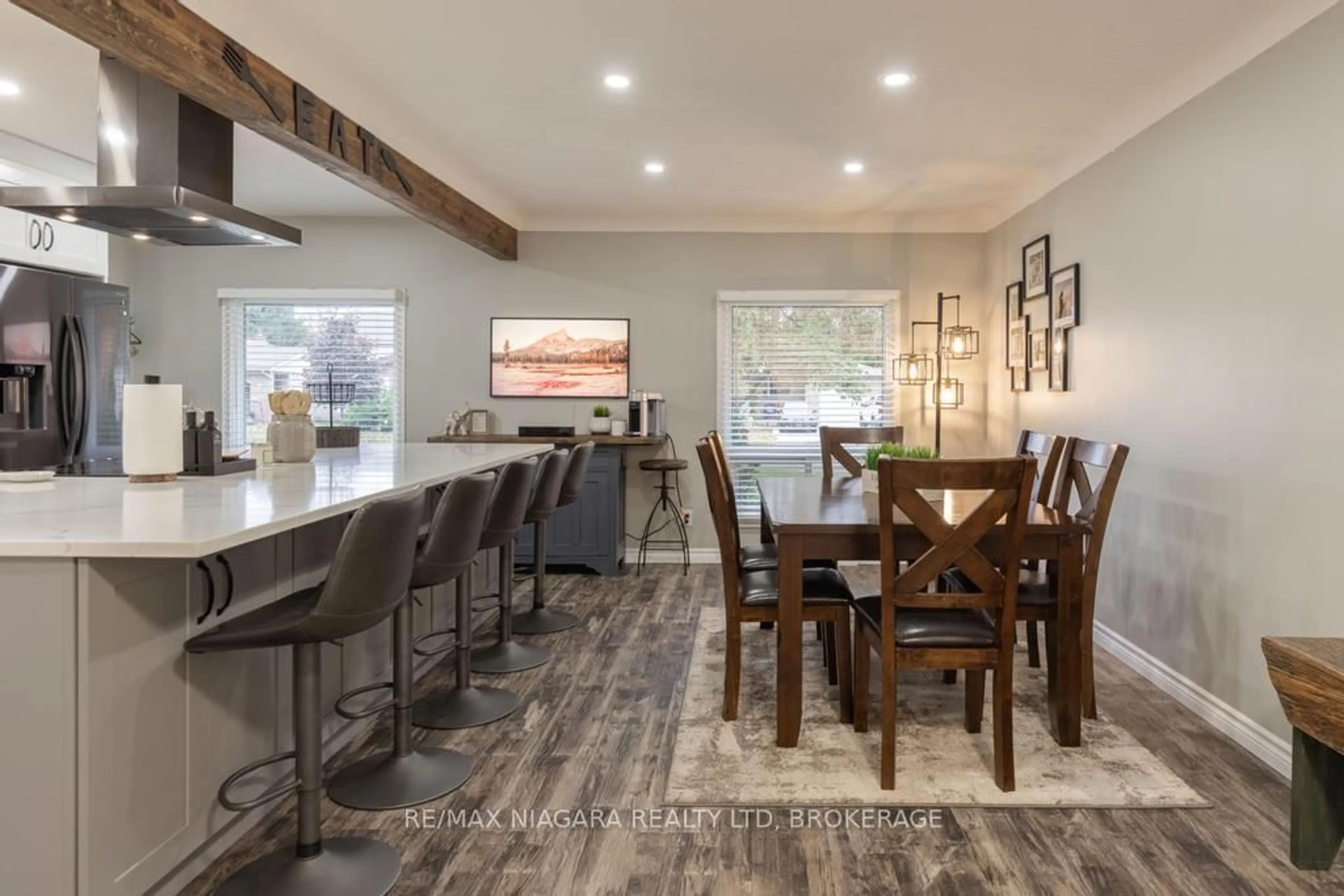 Open concept kitchen, unknown for 5674 Hillcrest Cres, Niagara Falls Ontario L2J 2A5