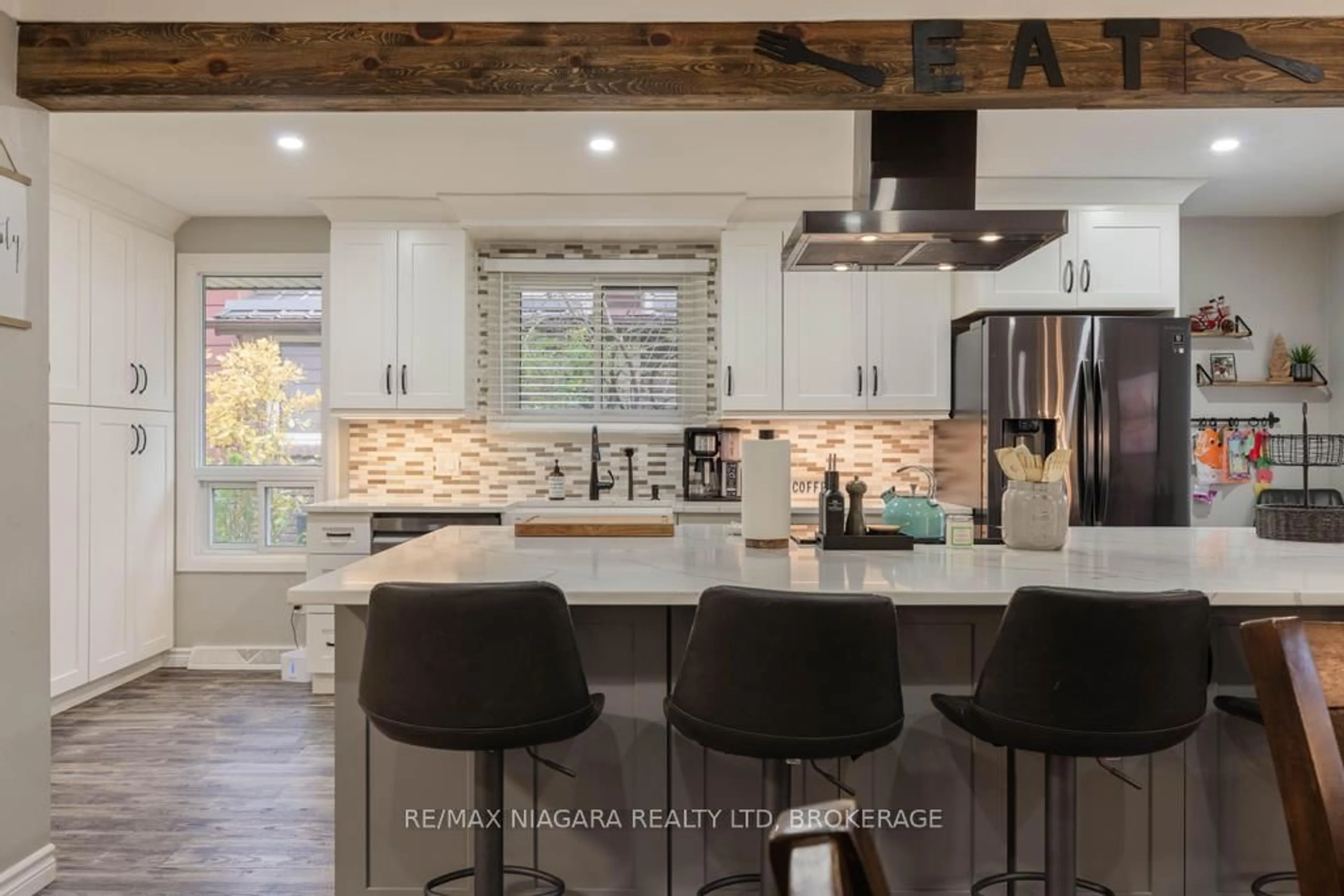 Open concept kitchen, unknown for 5674 Hillcrest Cres, Niagara Falls Ontario L2J 2A5