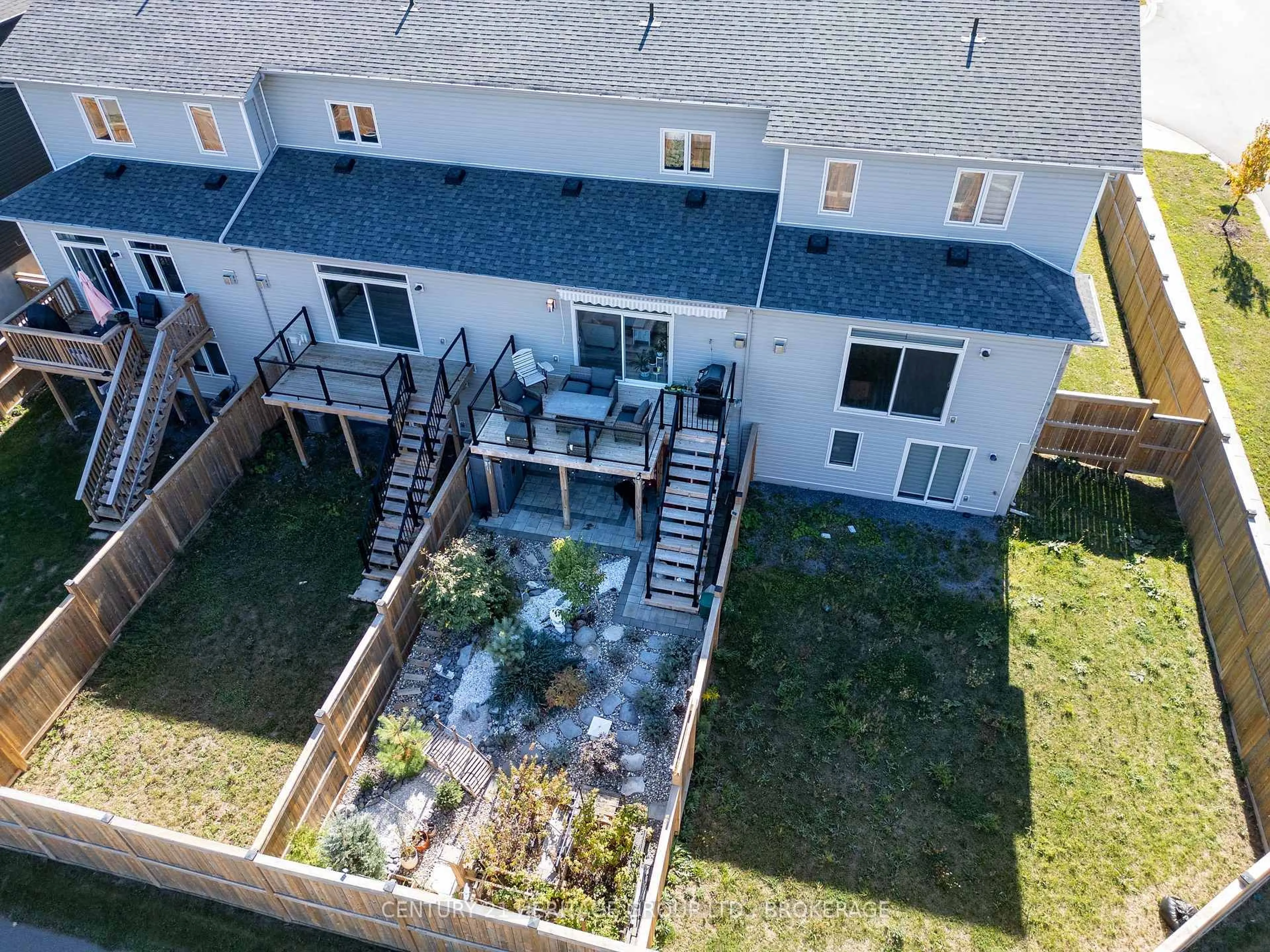 A pic from outside/outdoor area/front of a property/back of a property/a pic from drone, unknown for 1263 Max Cres, Kingston Ontario K7P 0P2
