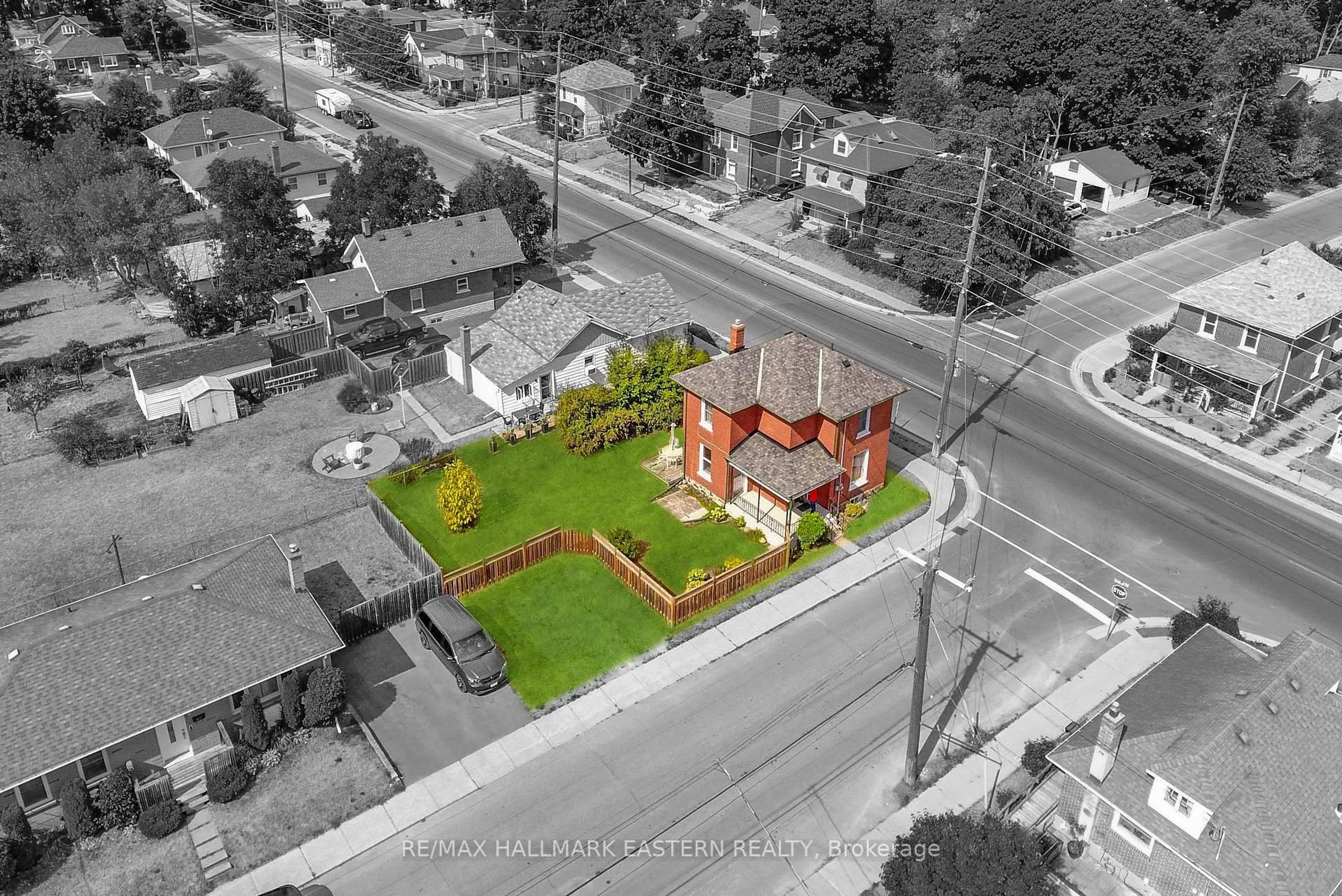 A pic from outside/outdoor area/front of a property/back of a property/a pic from drone, street for 198 Hazlitt St, Peterborough Ontario K9H 1L7