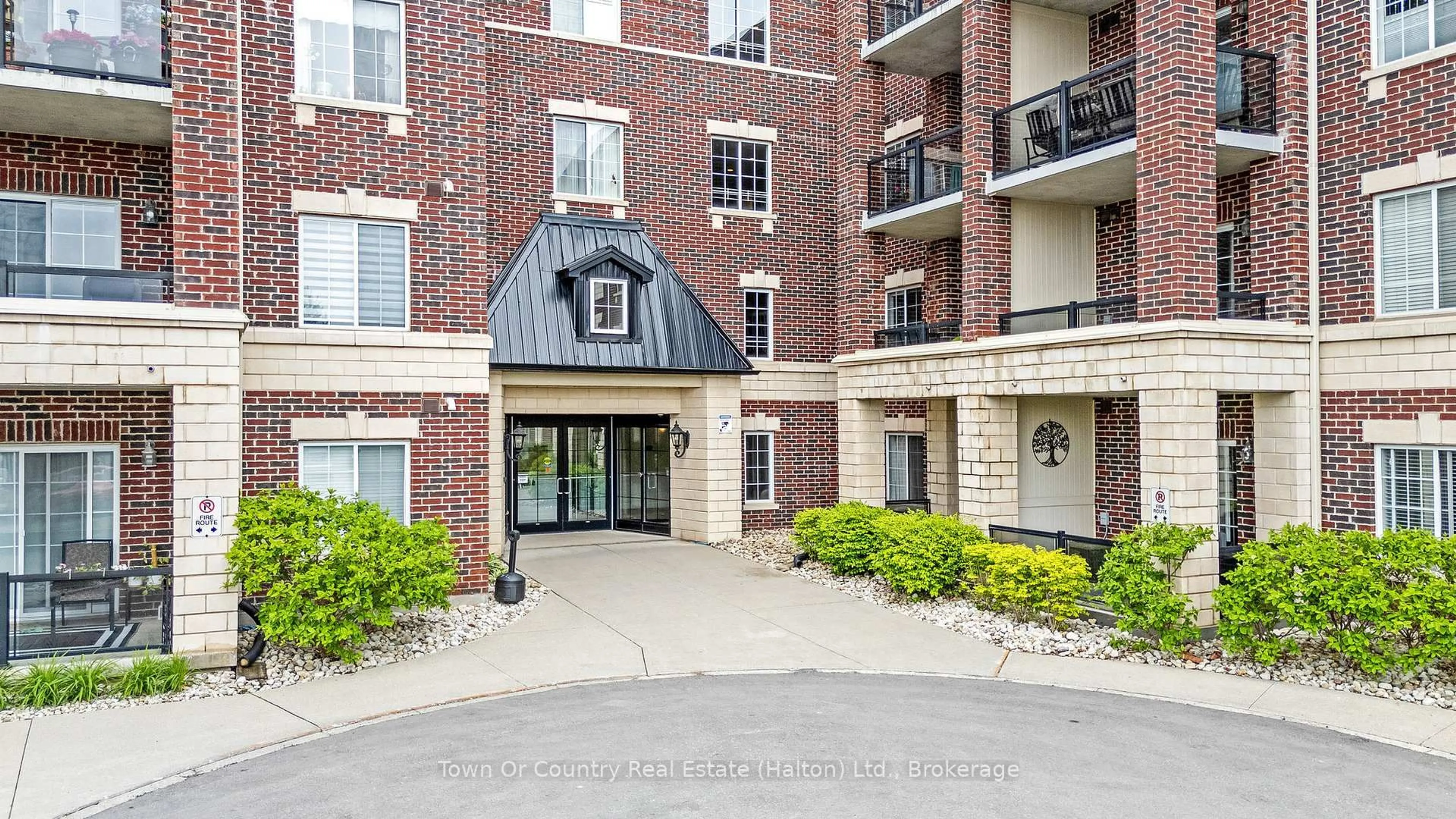 Indoor foyer for 308 Watson Pkwy #311, Guelph Ontario N1E 0G7