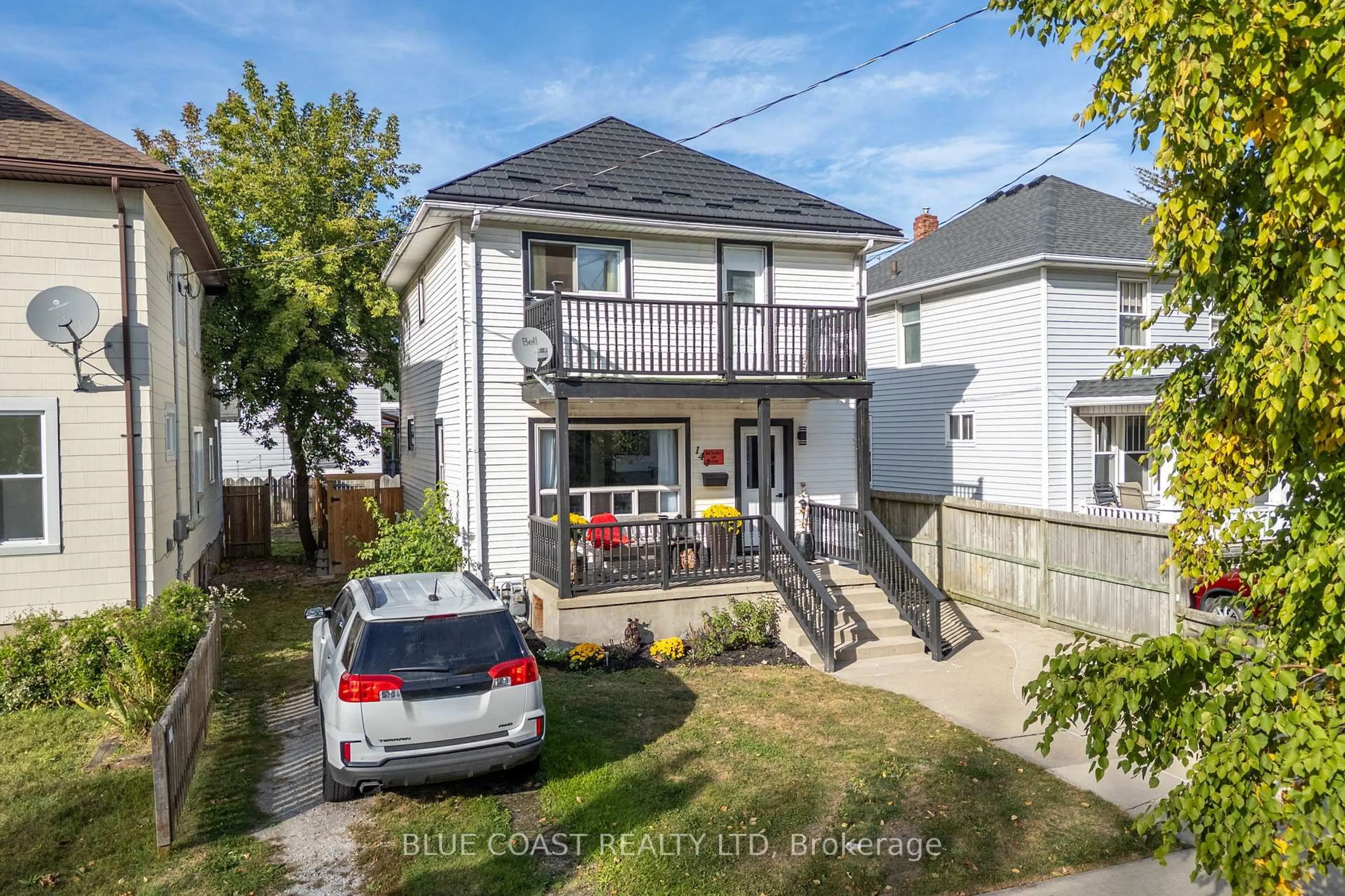 A pic from outside/outdoor area/front of a property/back of a property/a pic from drone, street for 144 Richard St, Sarnia Ontario N7T 1S7