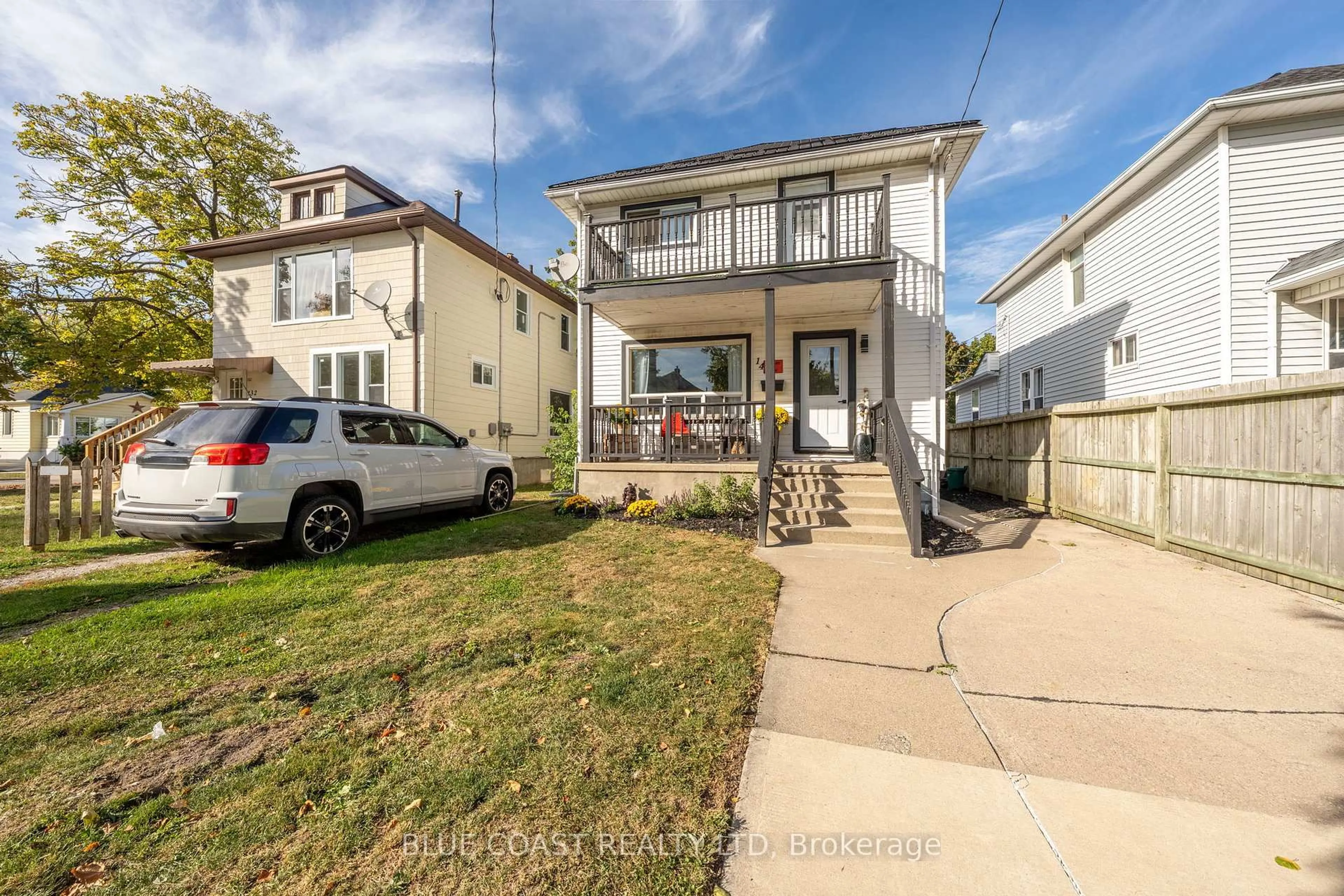 A pic from outside/outdoor area/front of a property/back of a property/a pic from drone, street for 144 Richard St, Sarnia Ontario N7T 1S7