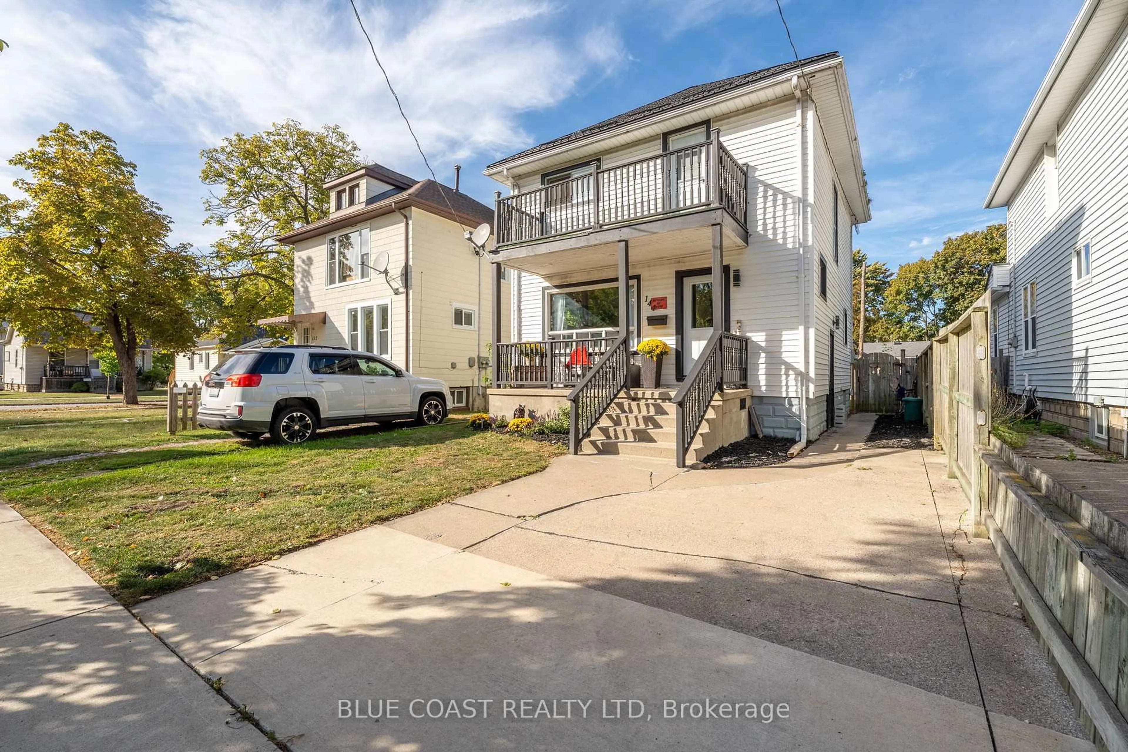 A pic from outside/outdoor area/front of a property/back of a property/a pic from drone, street for 144 Richard St, Sarnia Ontario N7T 1S7