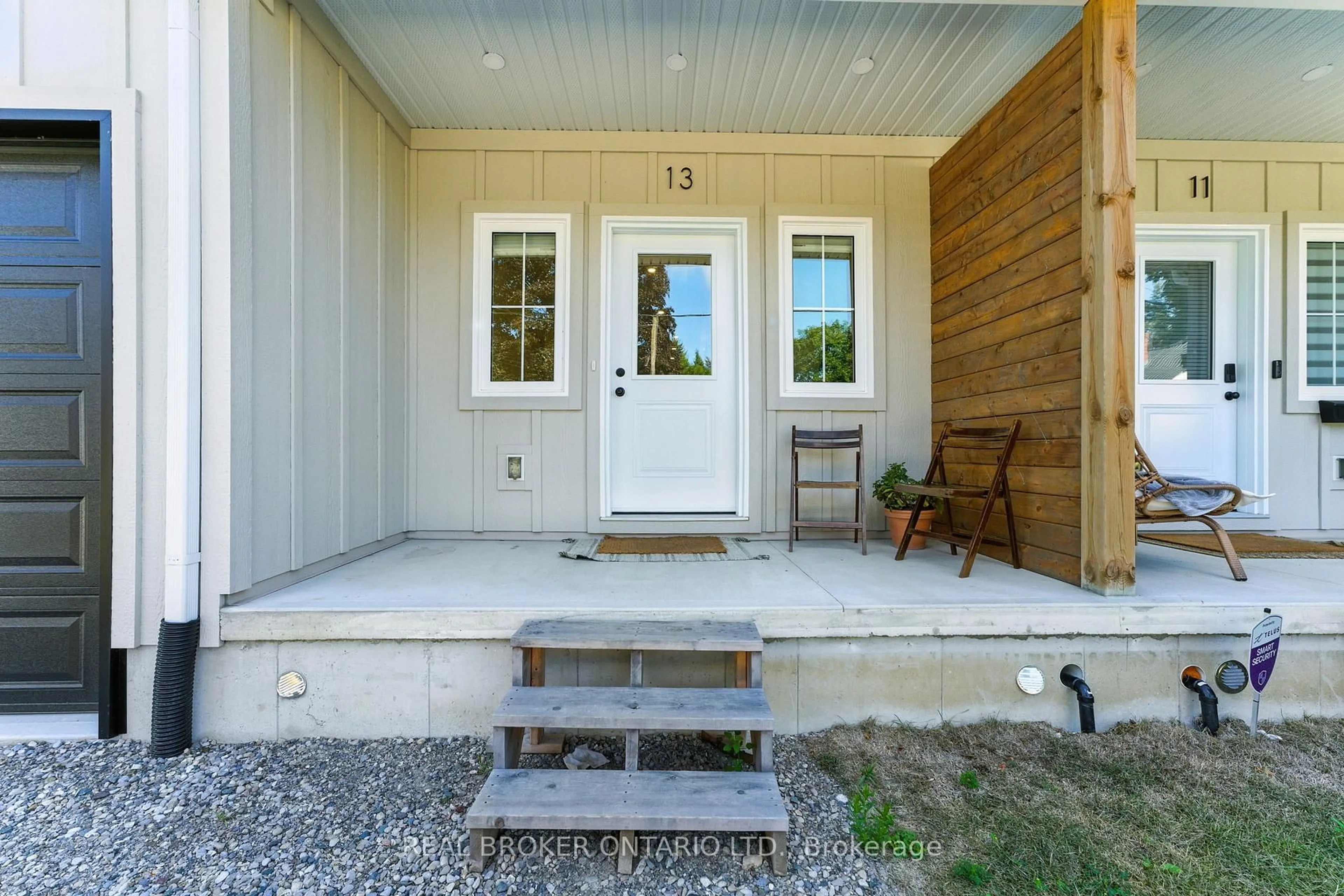 Indoor entryway for 13 Linden St, Aylmer Ontario N5H 0B8