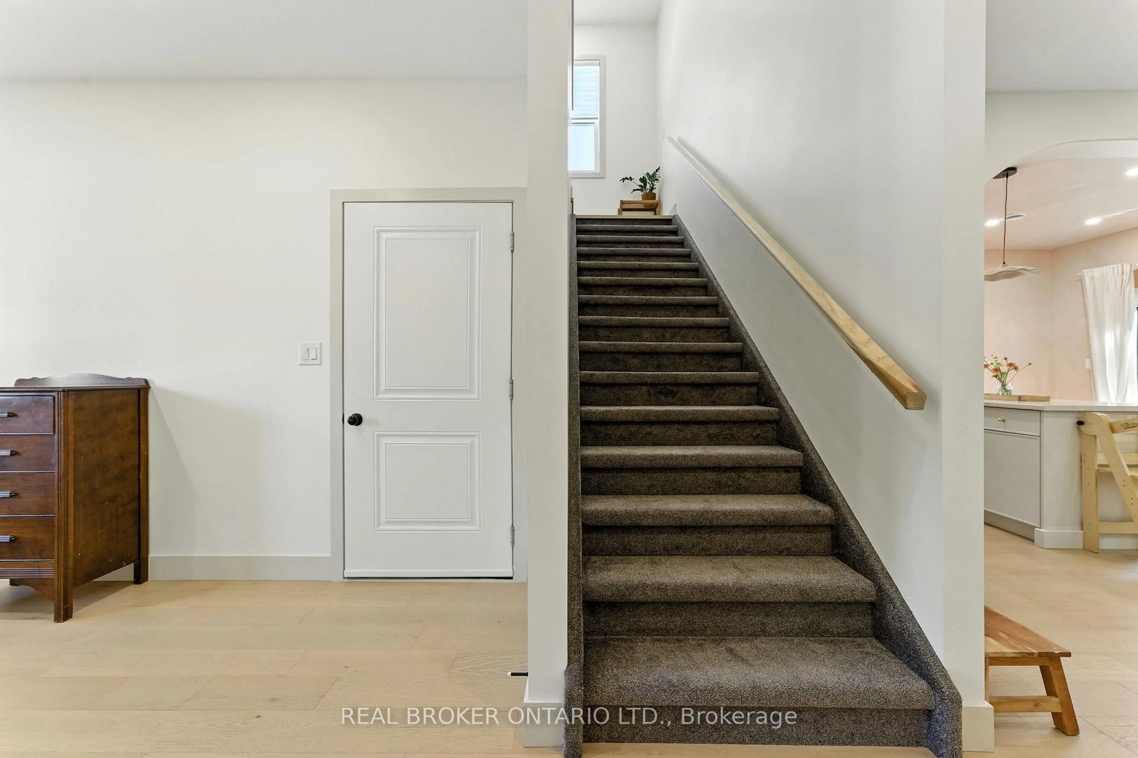 Stairs for 13 Linden St, Aylmer Ontario N5H 0B8