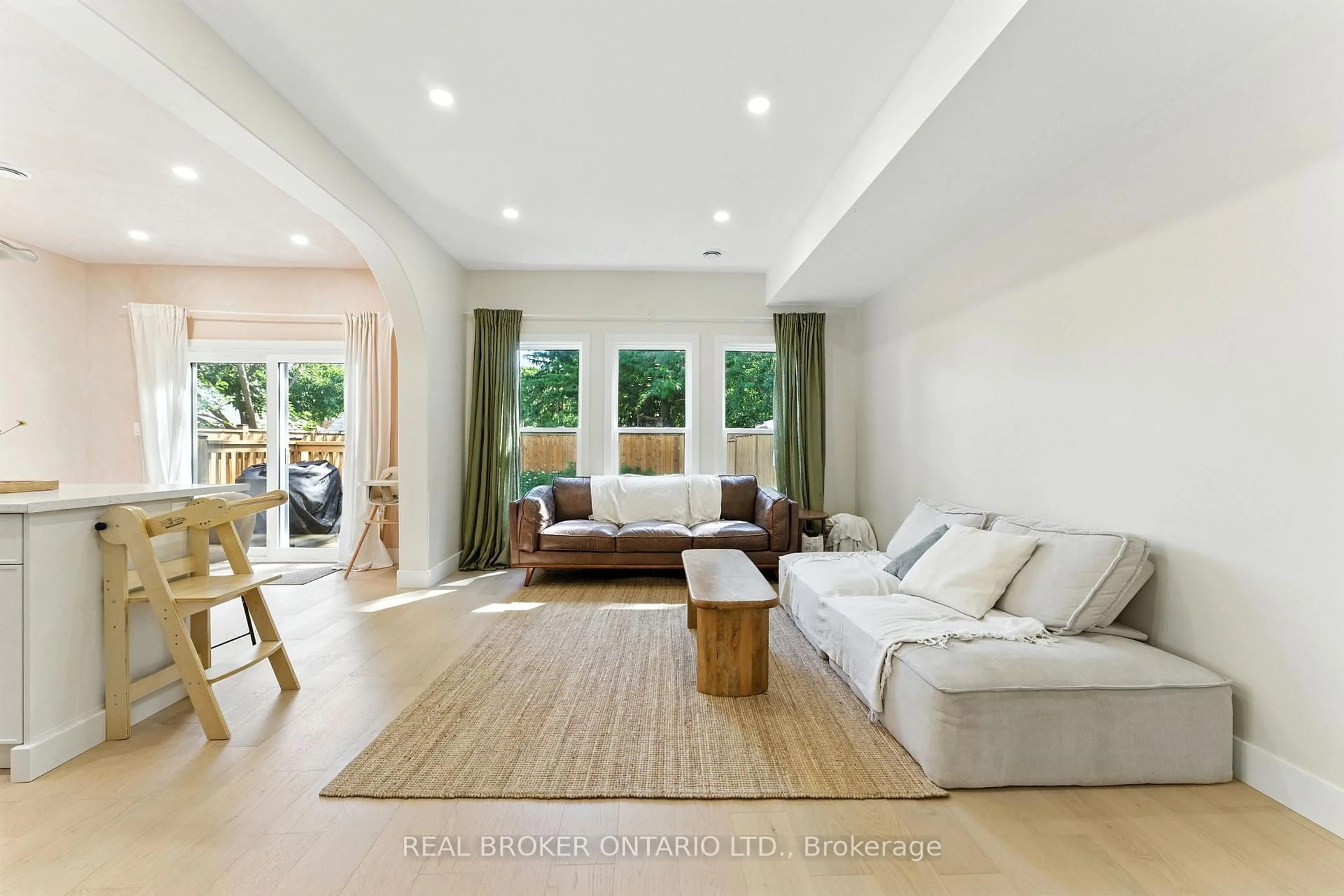 Living room with furniture, unknown for 13 Linden St, Aylmer Ontario N5H 0B8