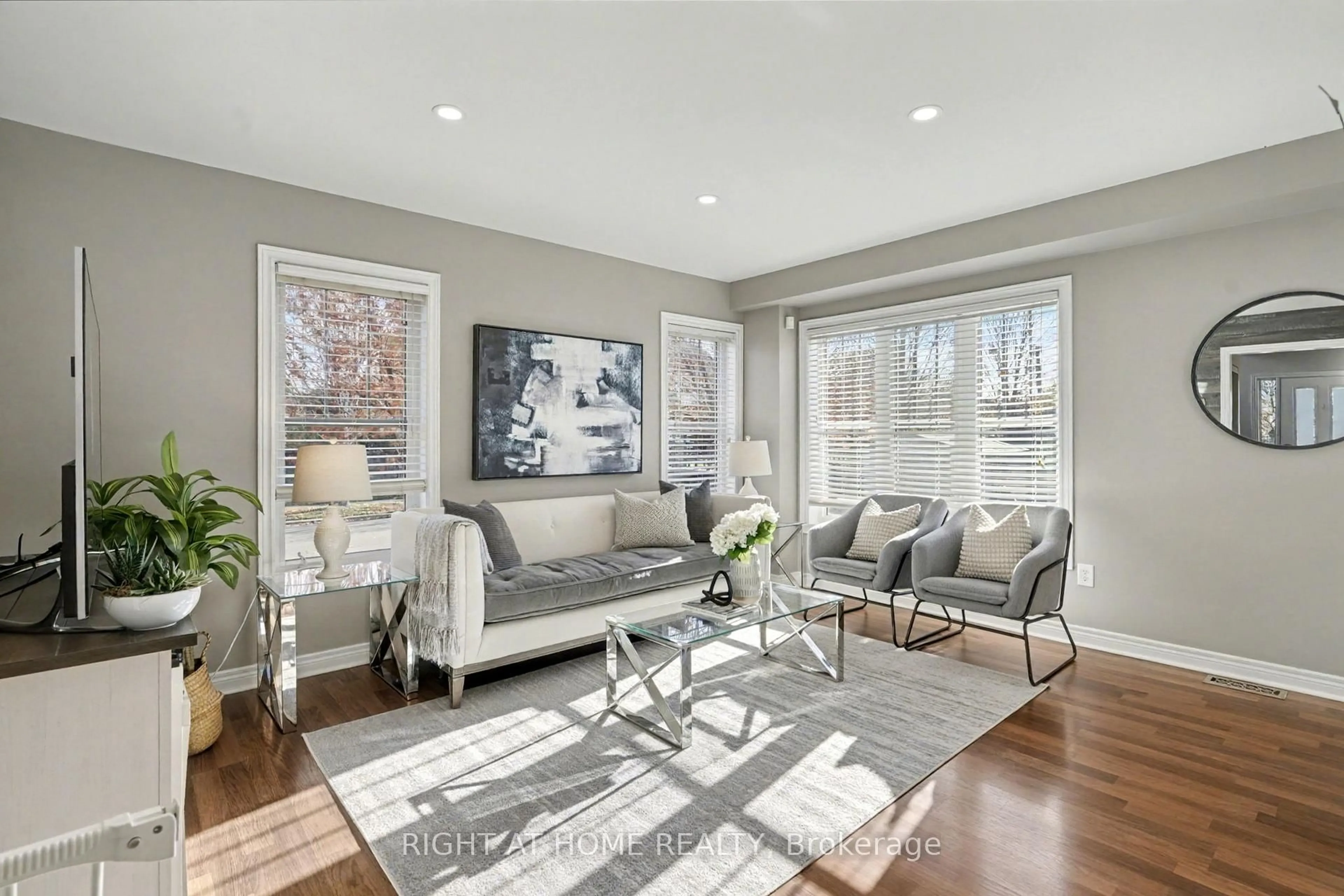 Living room with furniture, unknown for 88 Buttercup Cres, Hamilton Ontario L8B 0Y1