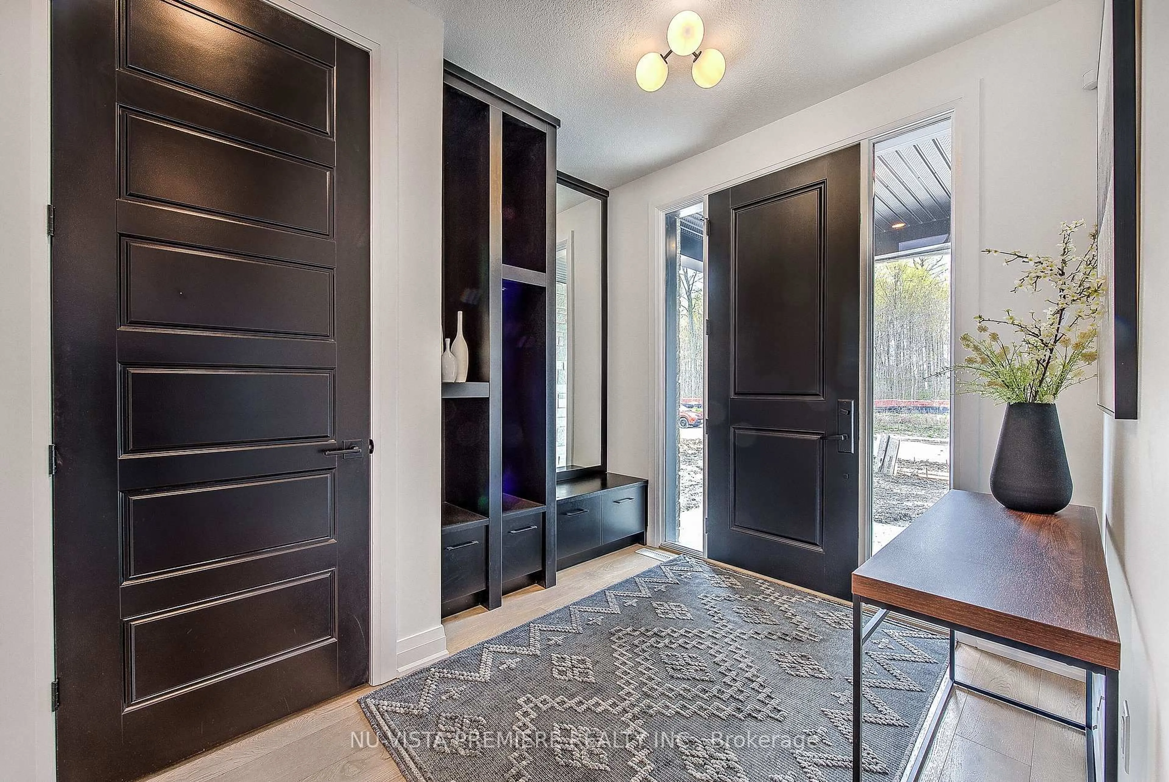 Indoor entryway for 1333 SHIELDS Pl, London North Ontario N6G 0Z8