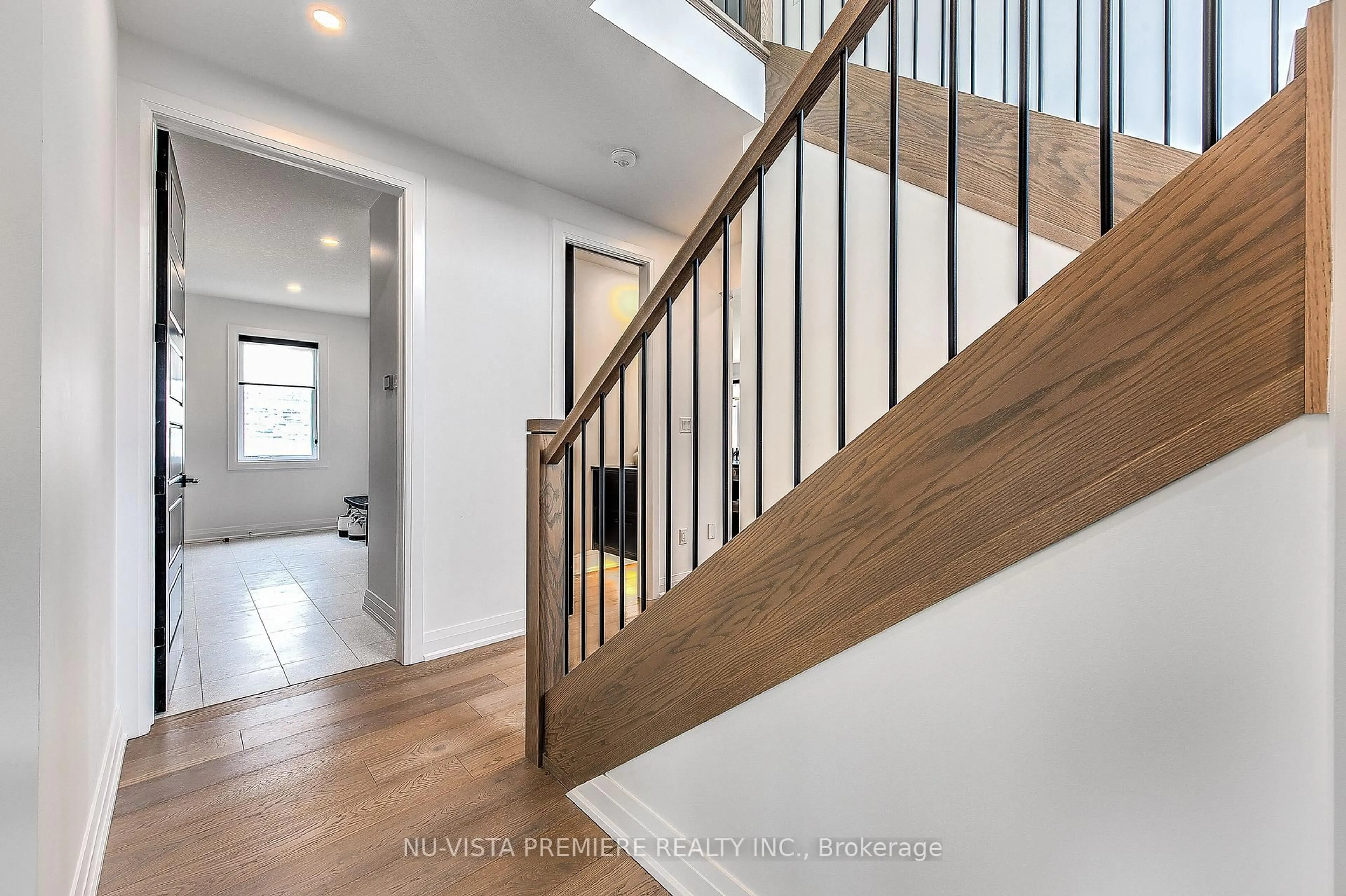 Stairs for 1333 SHIELDS Pl, London North Ontario N6G 0Z8