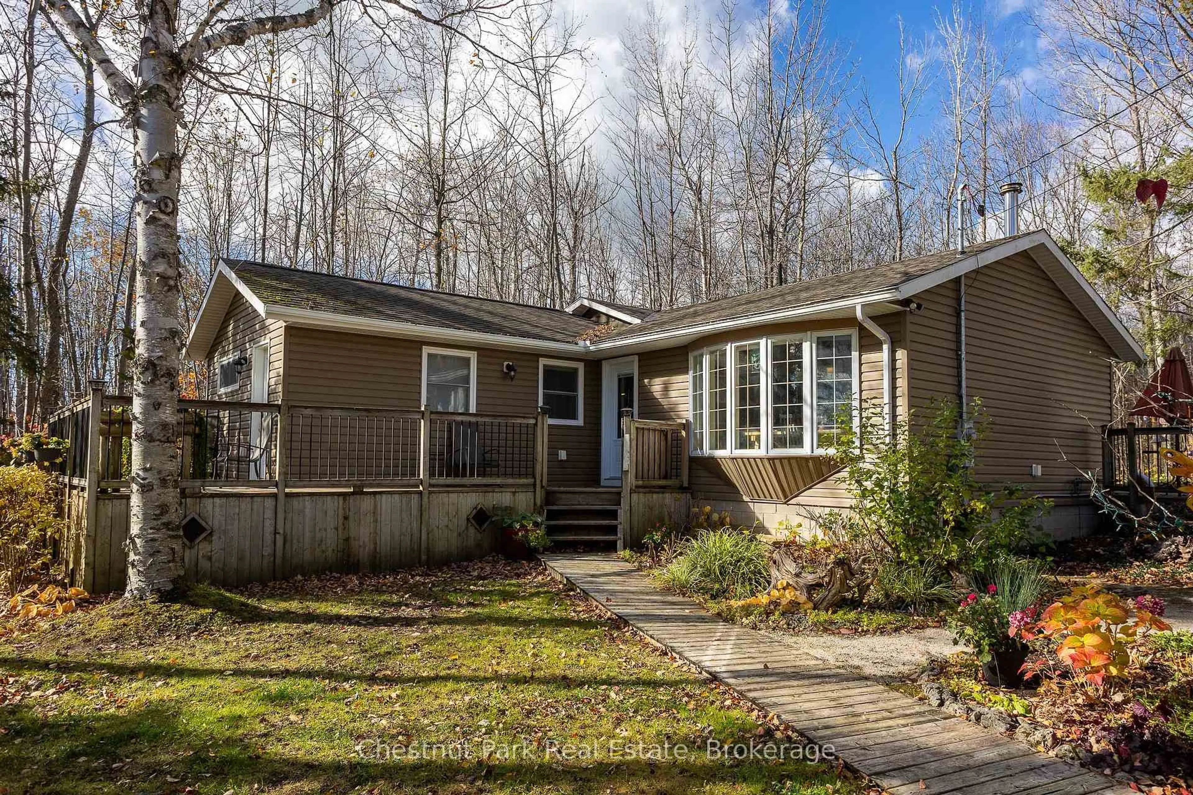 Home with vinyl exterior material, unknown for 129 Miller Lake Shore Rd, Northern Bruce Peninsula Ontario N0H 1Z0