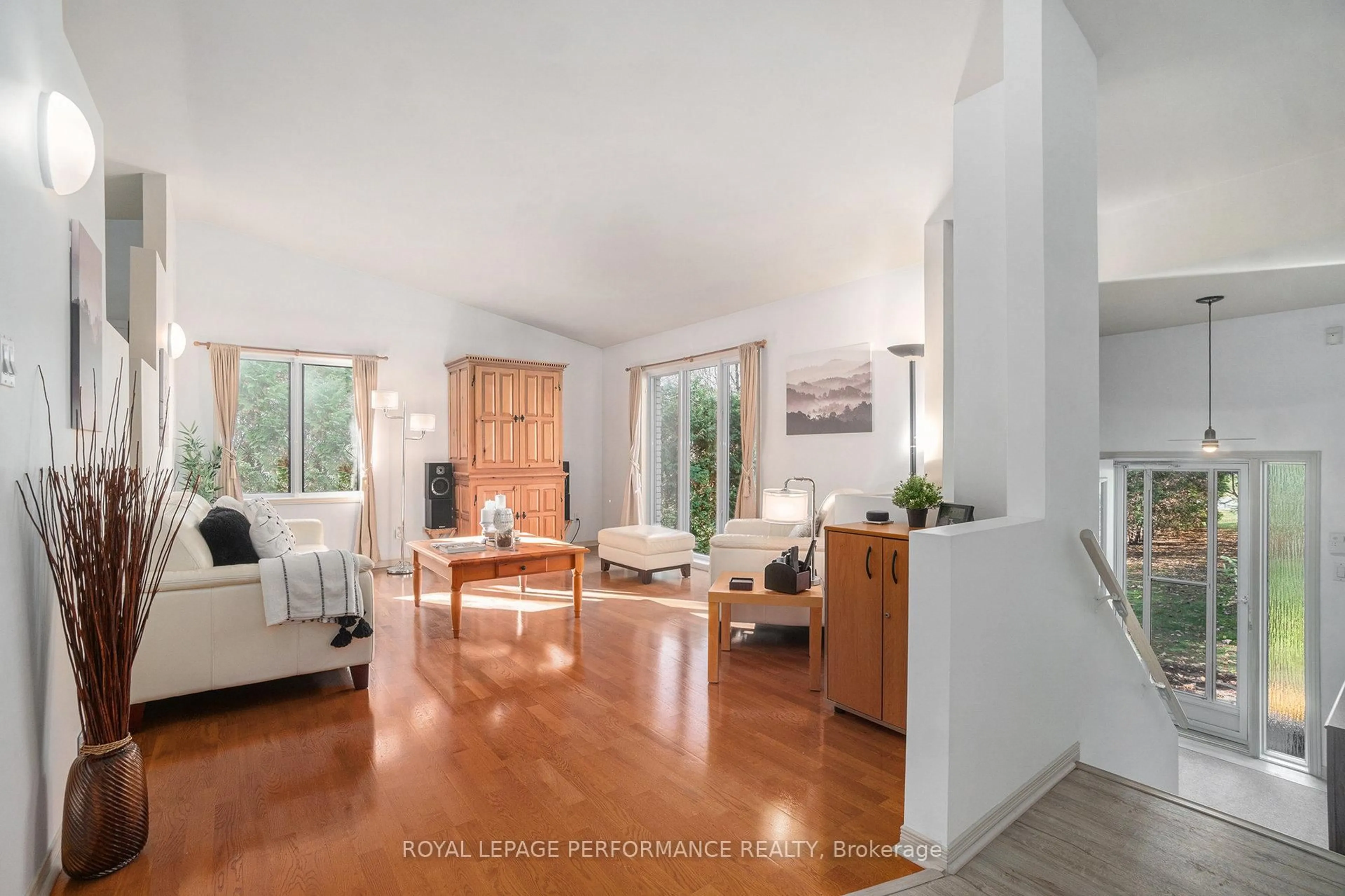 Living room with furniture, unknown for 164 Cardinal Cres, Clarence-Rockland Ontario K4K 1K9