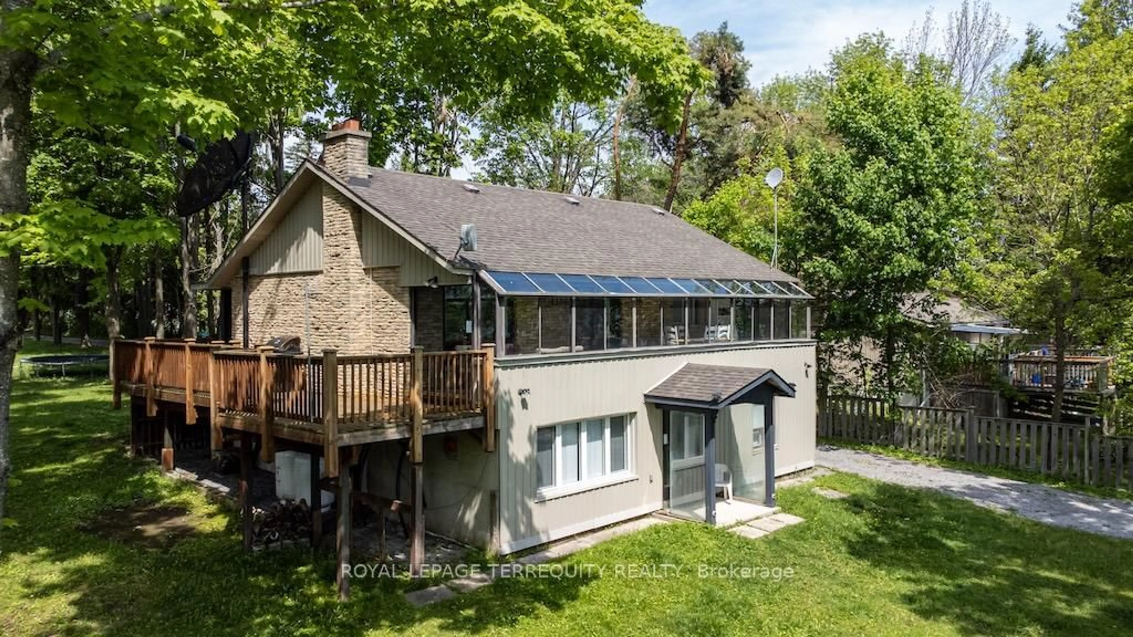 A pic from outside/outdoor area/front of a property/back of a property/a pic from drone, street for 31 Alpine St, Kawartha Lakes Ontario K9V 4R1