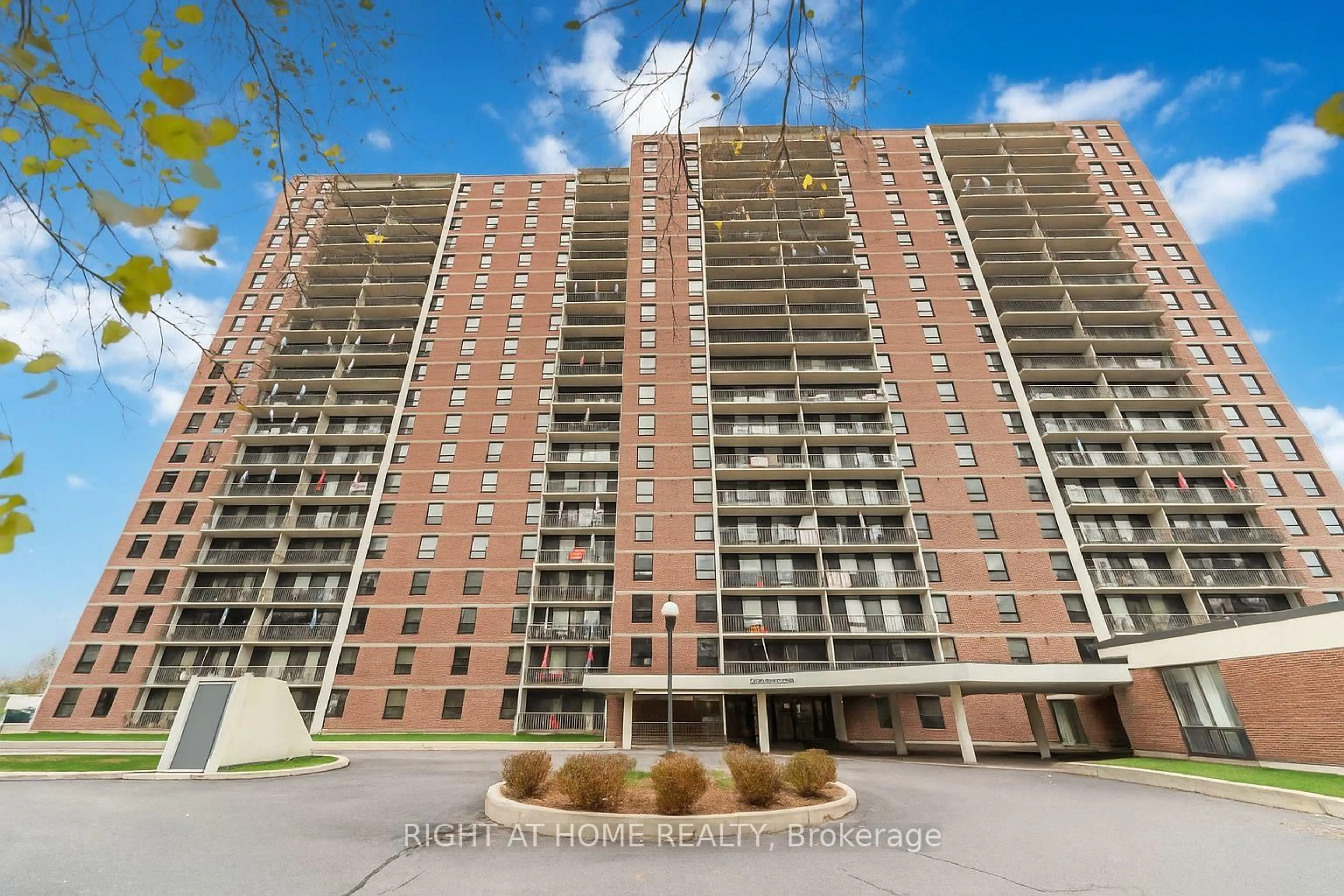 Unknown for 665 Bathgate Dr #311, Ottawa Ontario K1K 3Y4