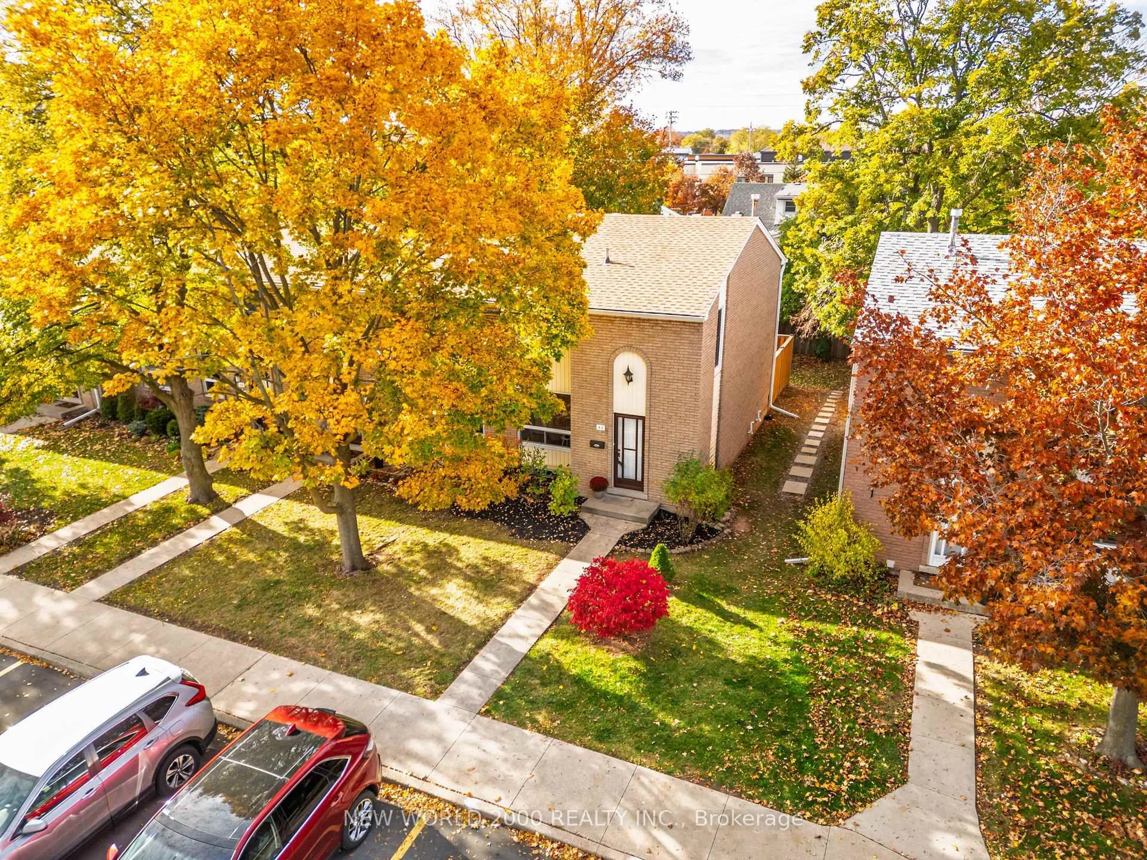 A pic from outside/outdoor area/front of a property/back of a property/a pic from drone, street for 151 Gateshead Cres #82, Hamilton Ontario L8G 3W1