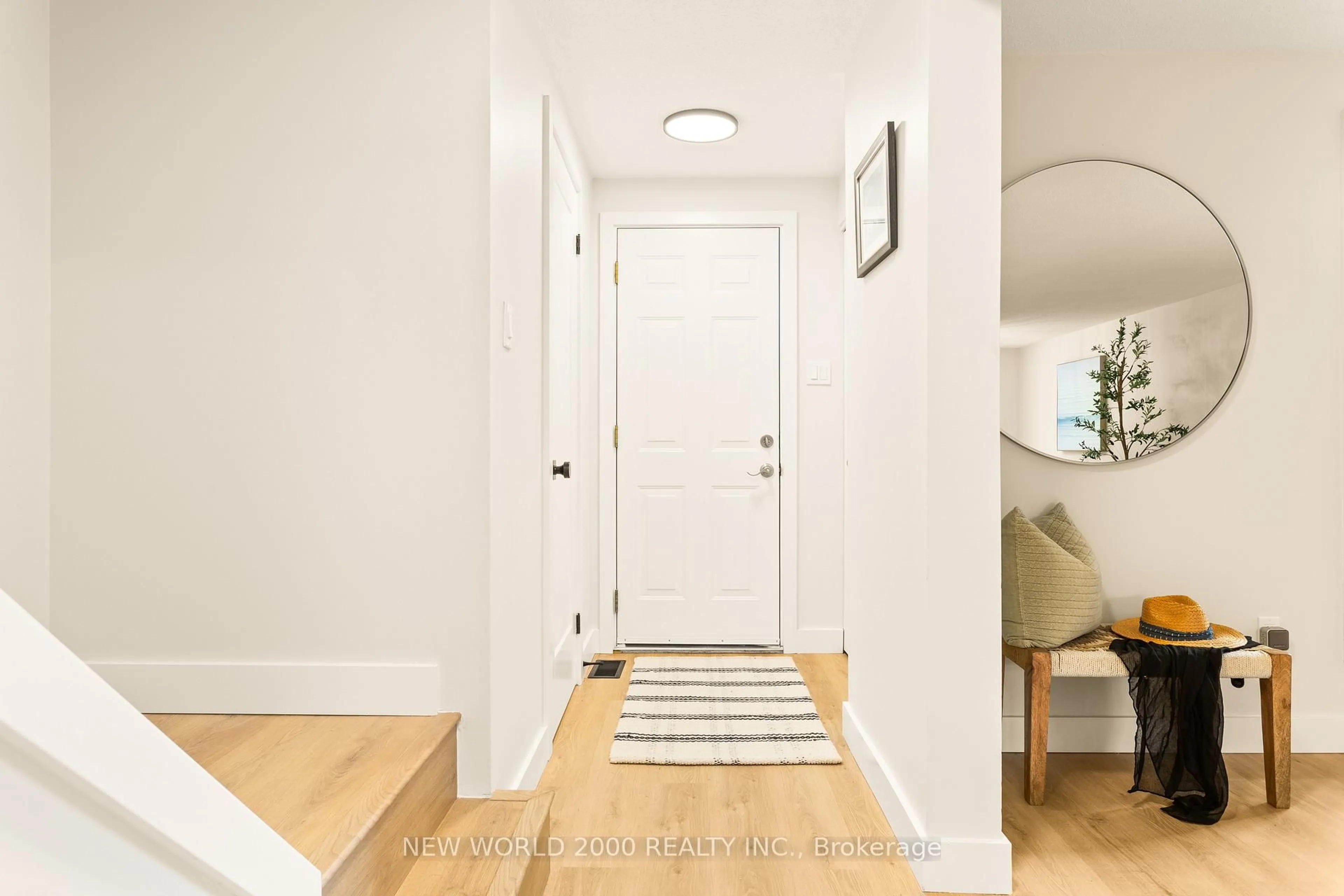 Indoor entryway for 151 Gateshead Cres #82, Hamilton Ontario L8G 3W1