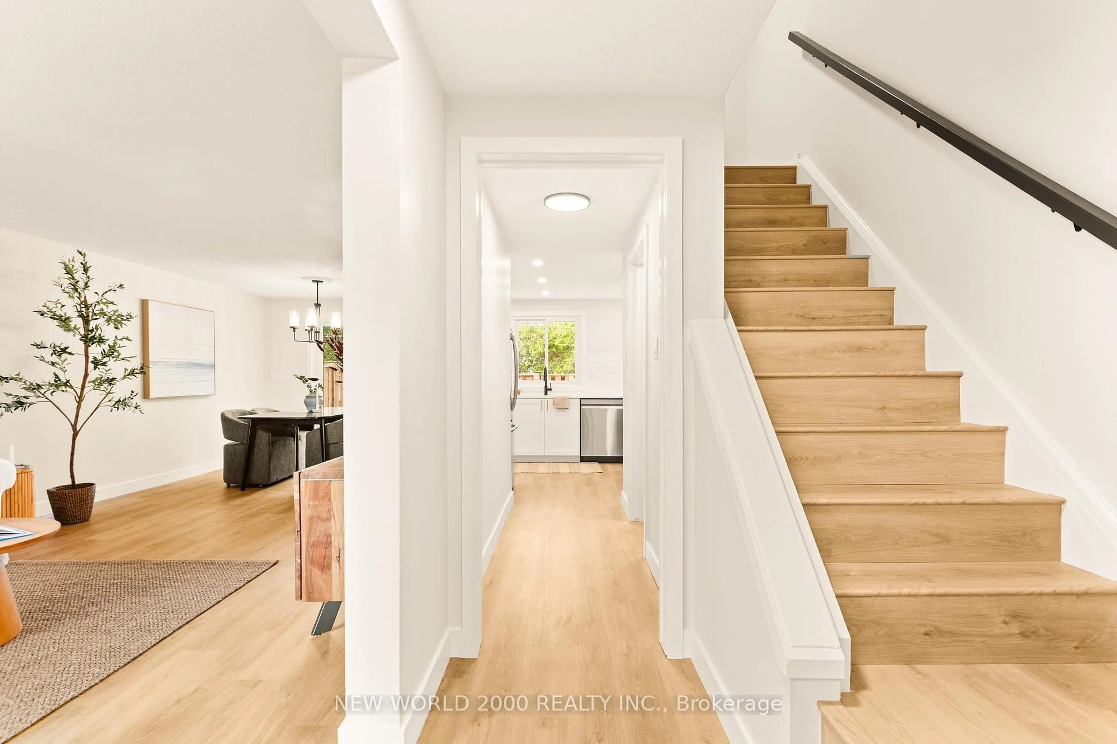 Indoor entryway for 151 Gateshead Cres #82, Hamilton Ontario L8G 3W1