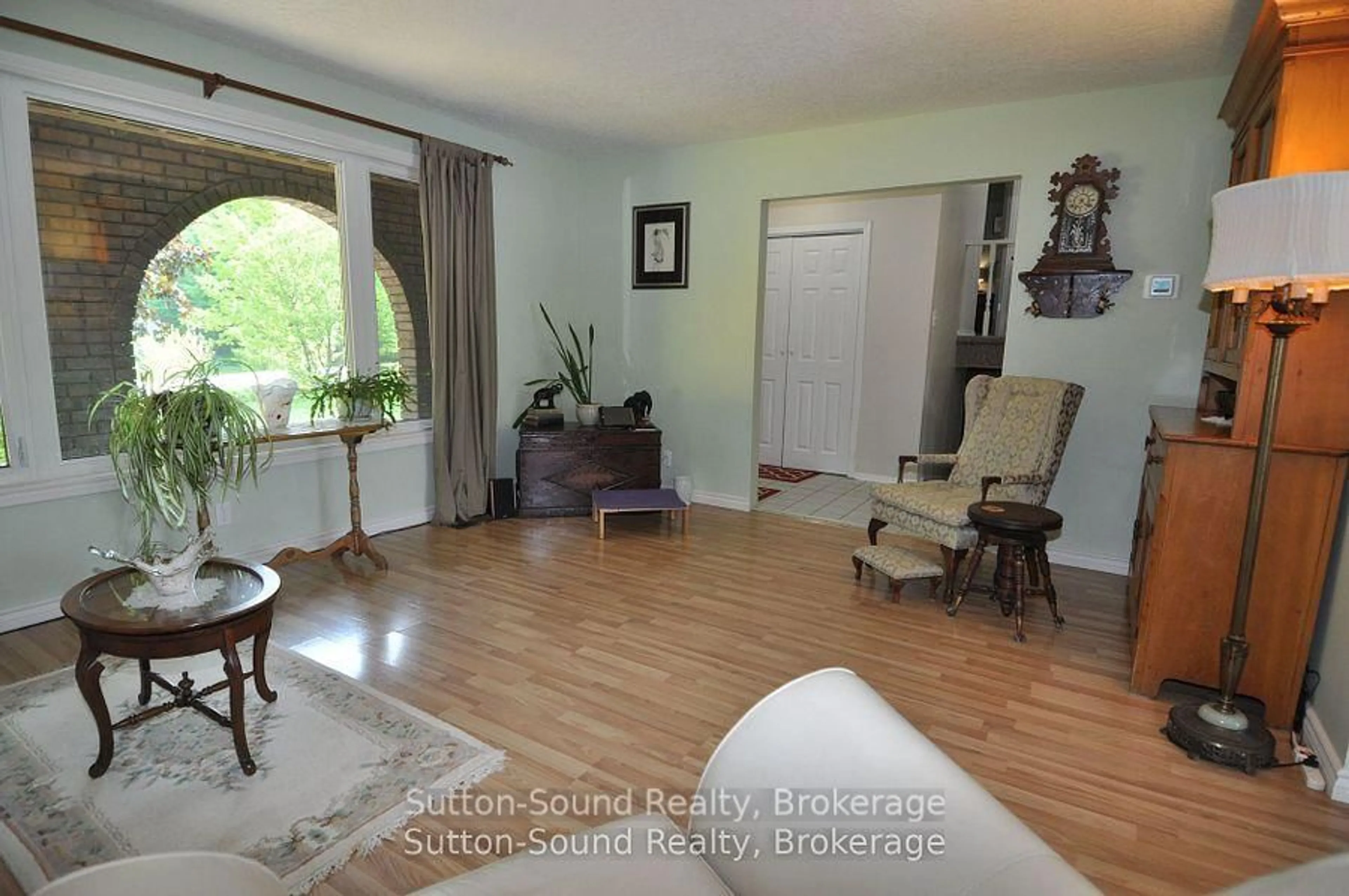 Living room with furniture, unknown for 719140 Highway 6 Highway, Georgian Bluffs Ontario N0H 2K0