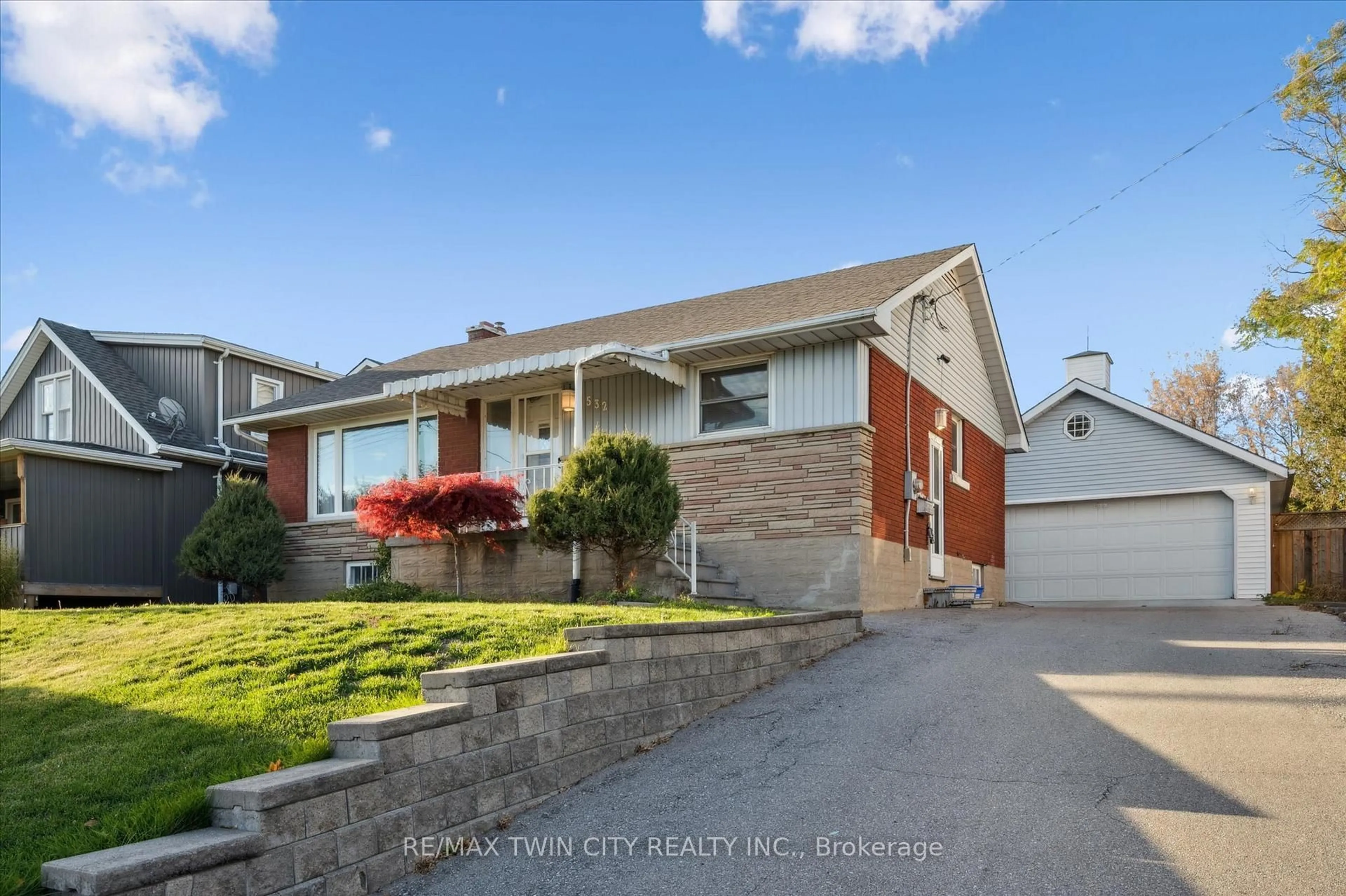 Unknown for 532 Victoria St, Kitchener Ontario N2M 3A9