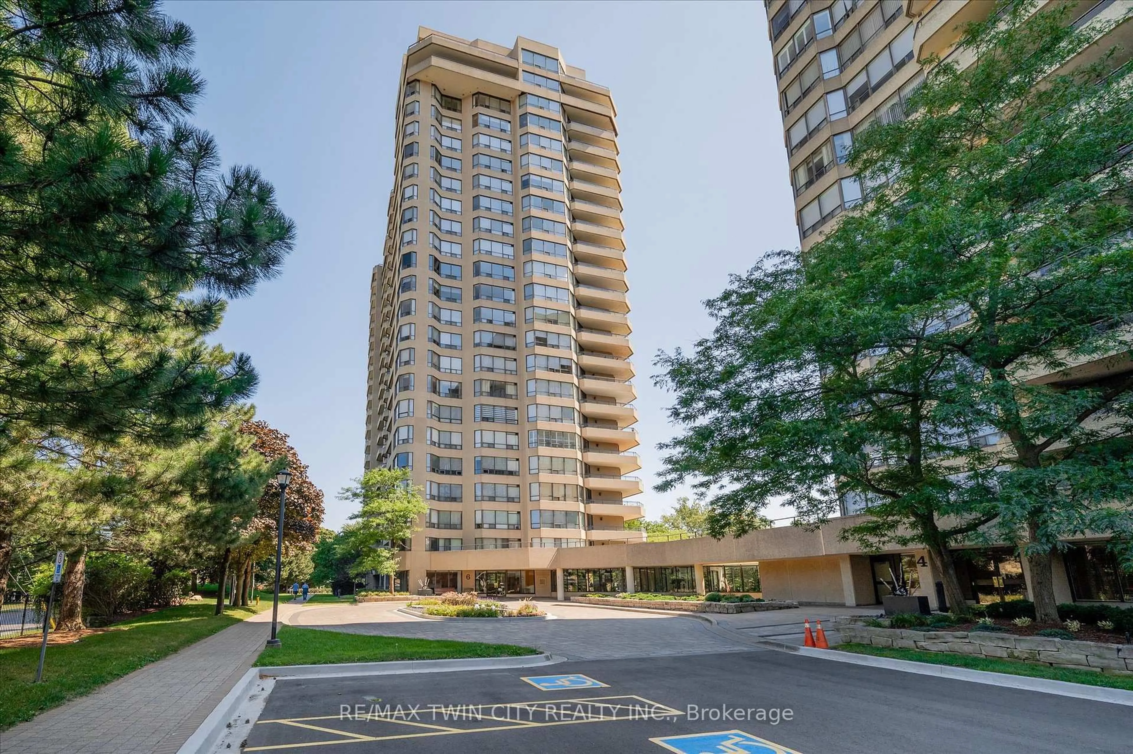 Unknown for 6 WILLOW St #702, Waterloo Ontario N2J 4S3