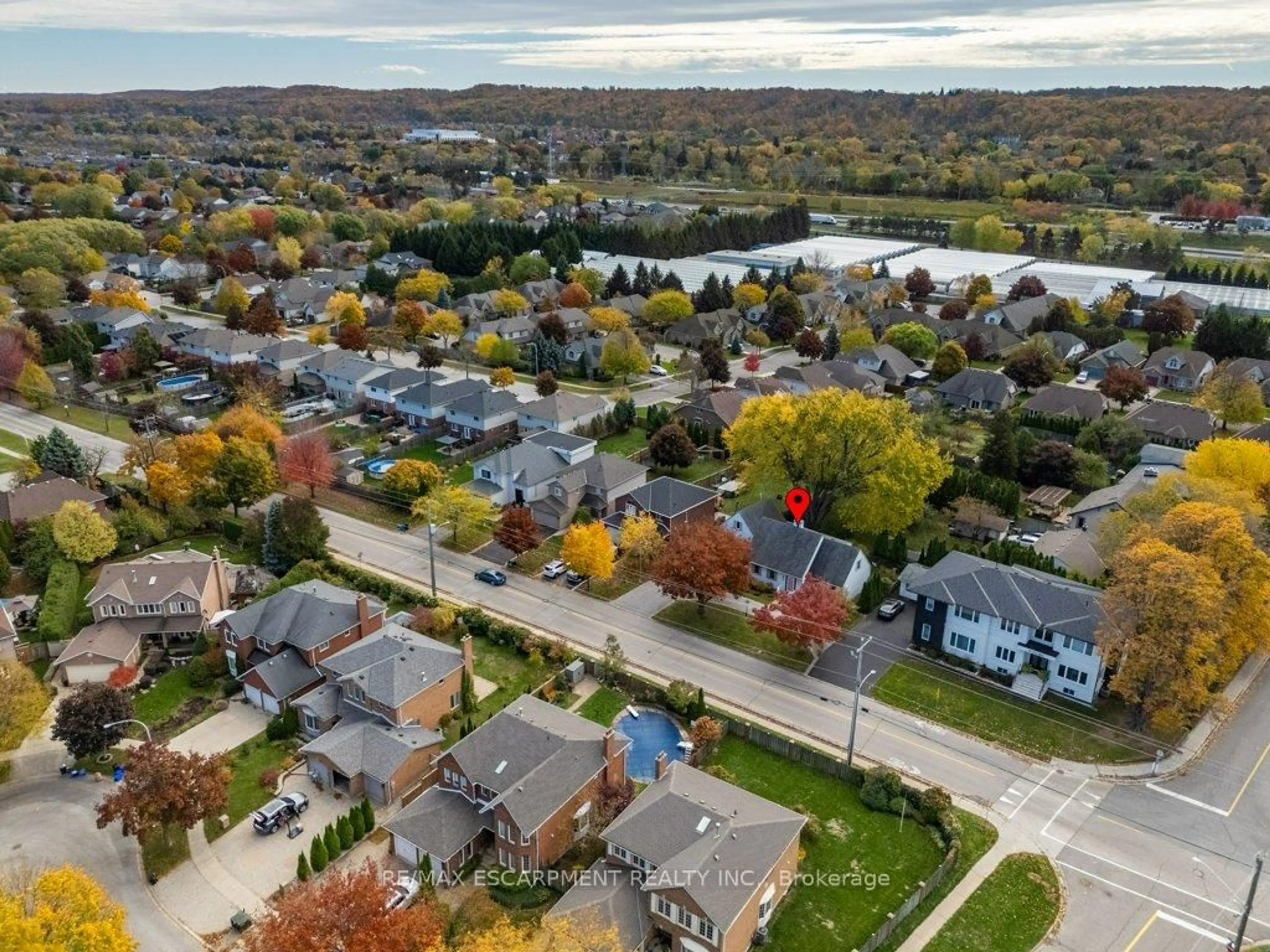 A pic from outside/outdoor area/front of a property/back of a property/a pic from drone, water/lake/river/ocean view for 24 Lake St, Grimsby Ontario L3M 2G7