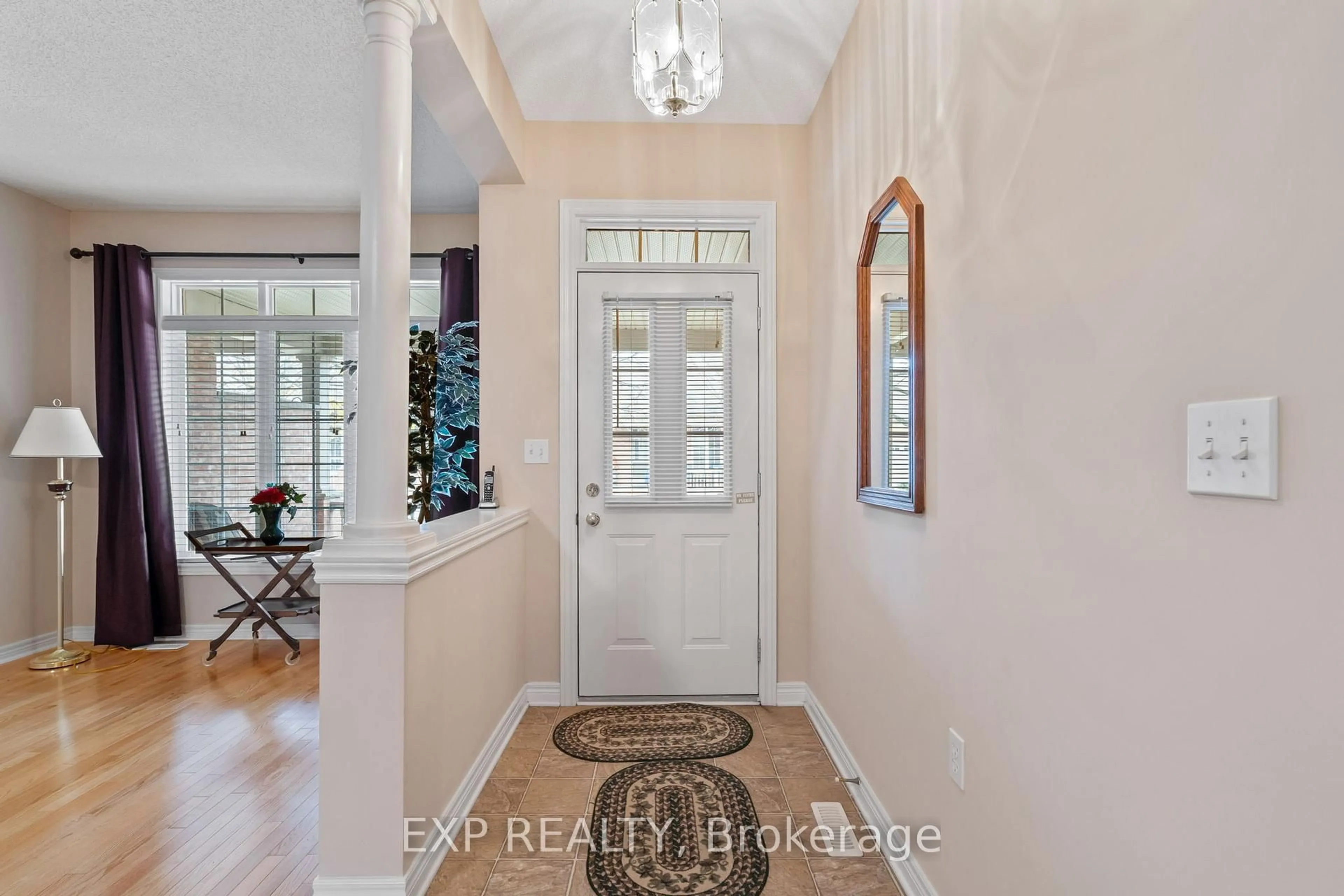 Indoor entryway for 2025 Meadowgate Blvd #183, London South Ontario N6M 1K9