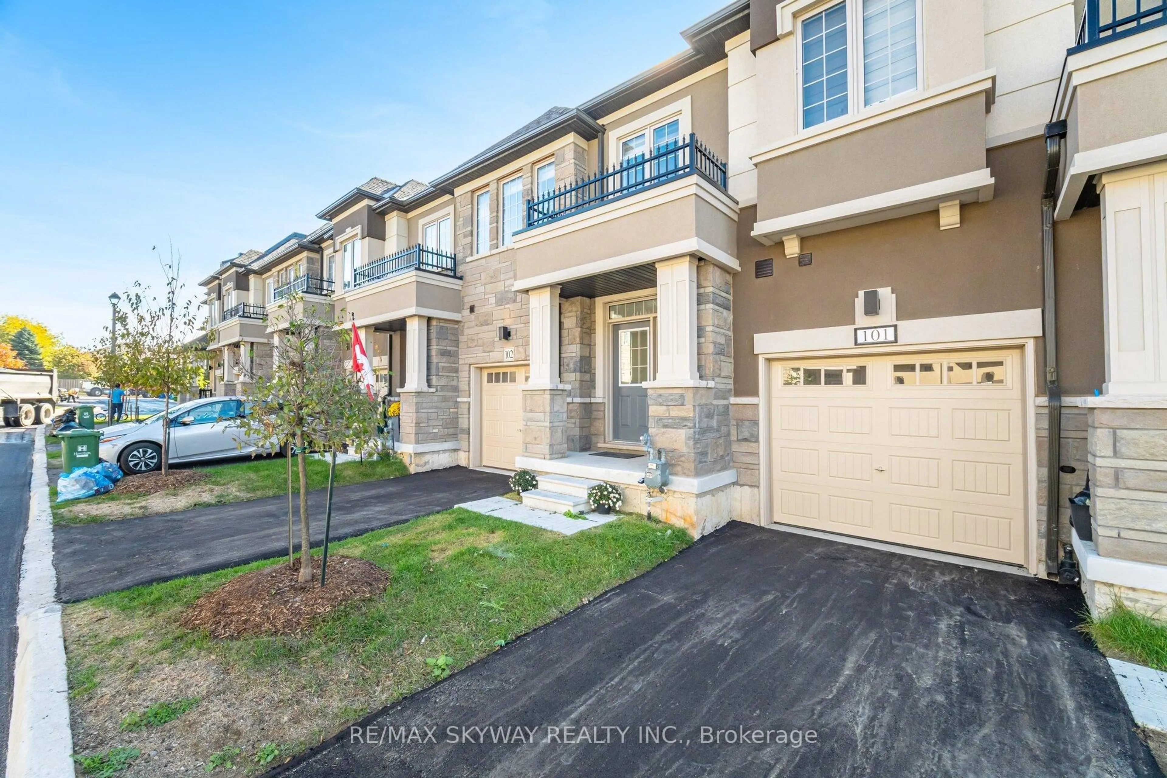 Unknown for 305 Garner Rd #102, Hamilton Ontario L9G 5E6