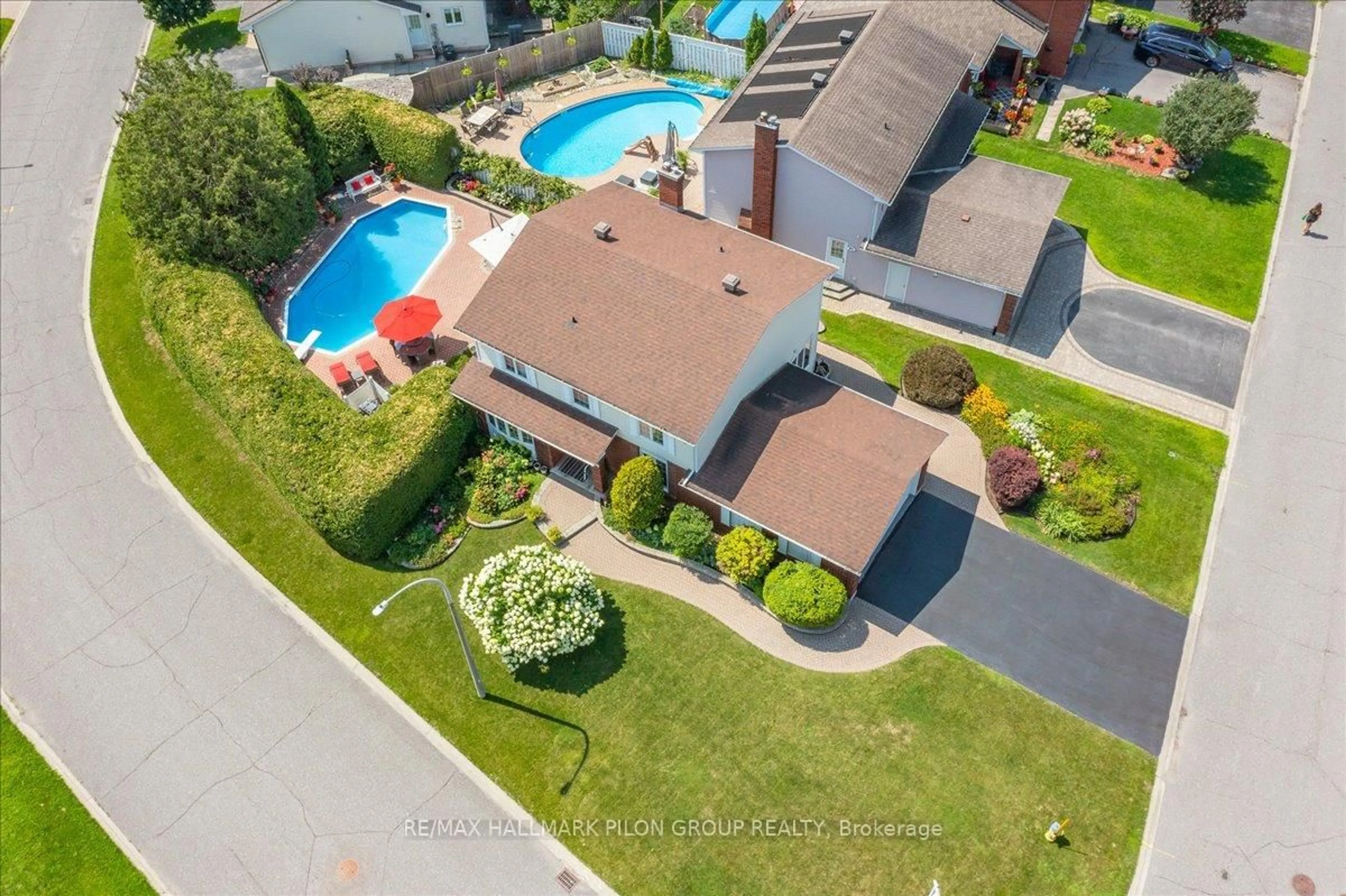 A pic from outside/outdoor area/front of a property/back of a property/a pic from drone, water/lake/river/ocean view for 1066 Taffy Lane, Ottawa Ontario K1C 1Y5