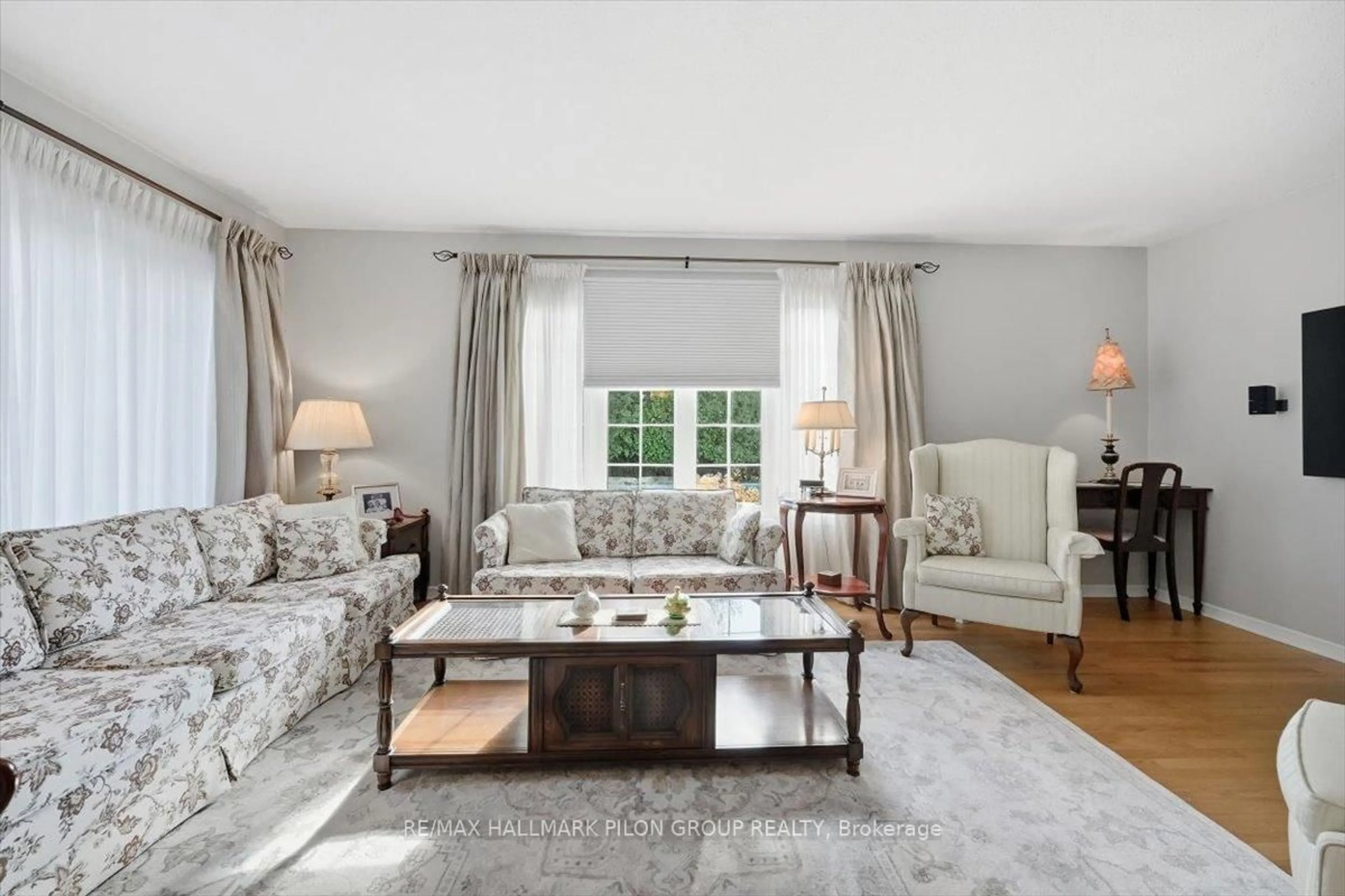 Living room with furniture, unknown for 1066 Taffy Lane, Ottawa Ontario K1C 1Y5